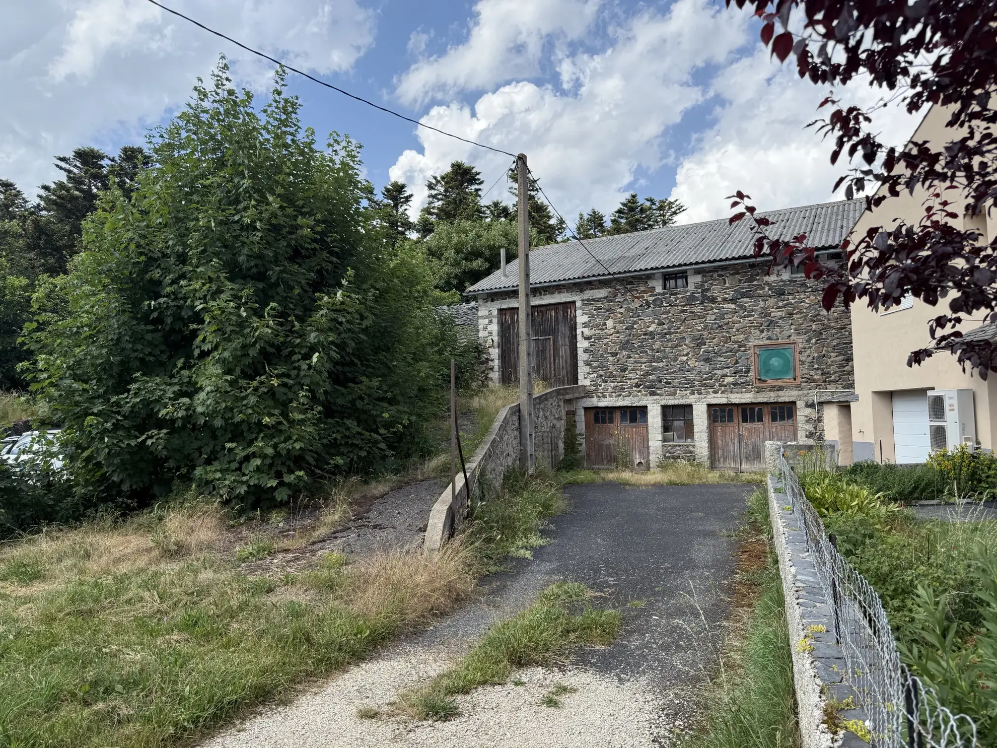 Opportunité rare : ferme à rénover au Pertuis avec fort potentiel et joli terrain 