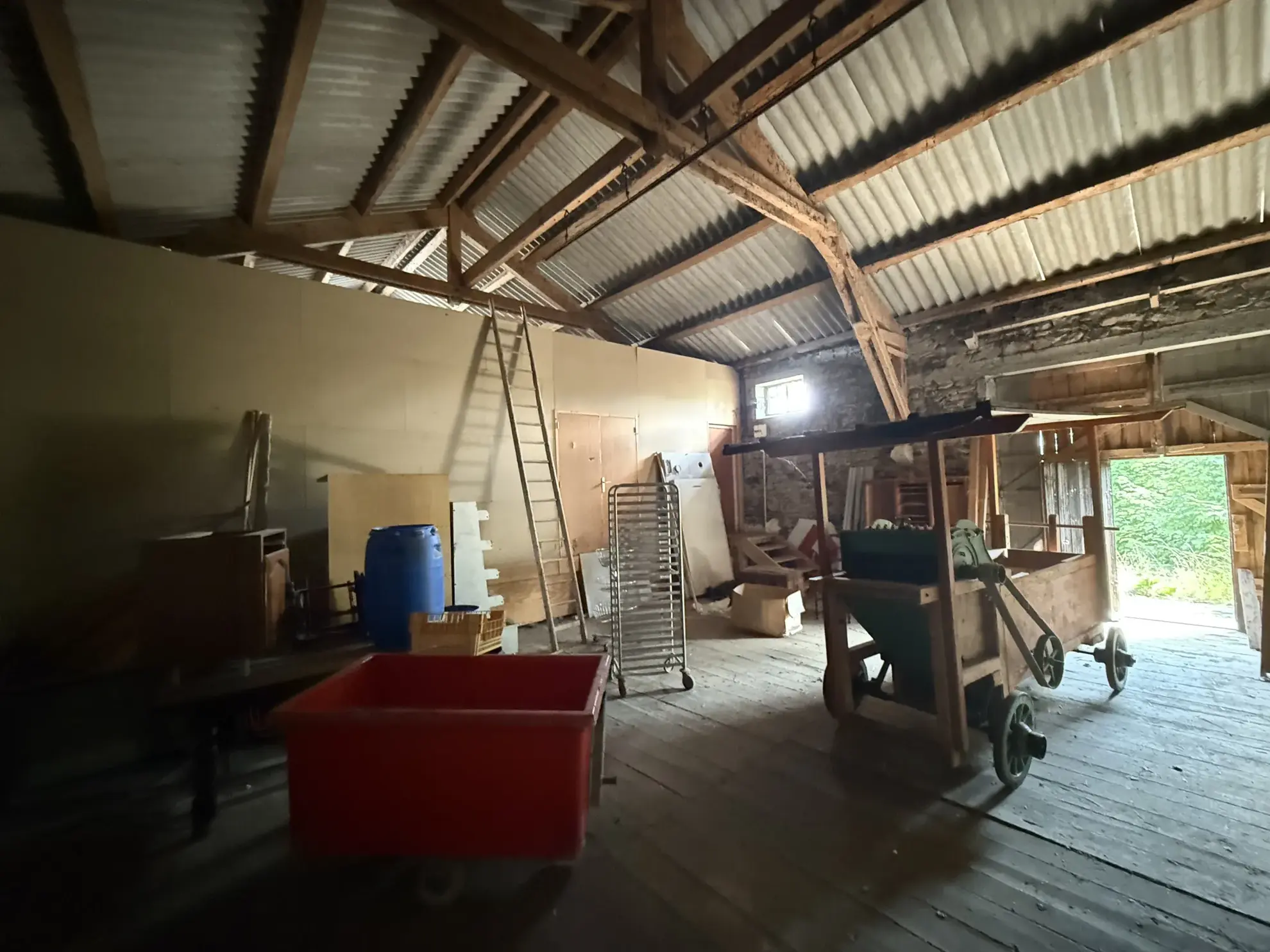 Opportunité rare : ferme à rénover au Pertuis avec fort potentiel et joli terrain 