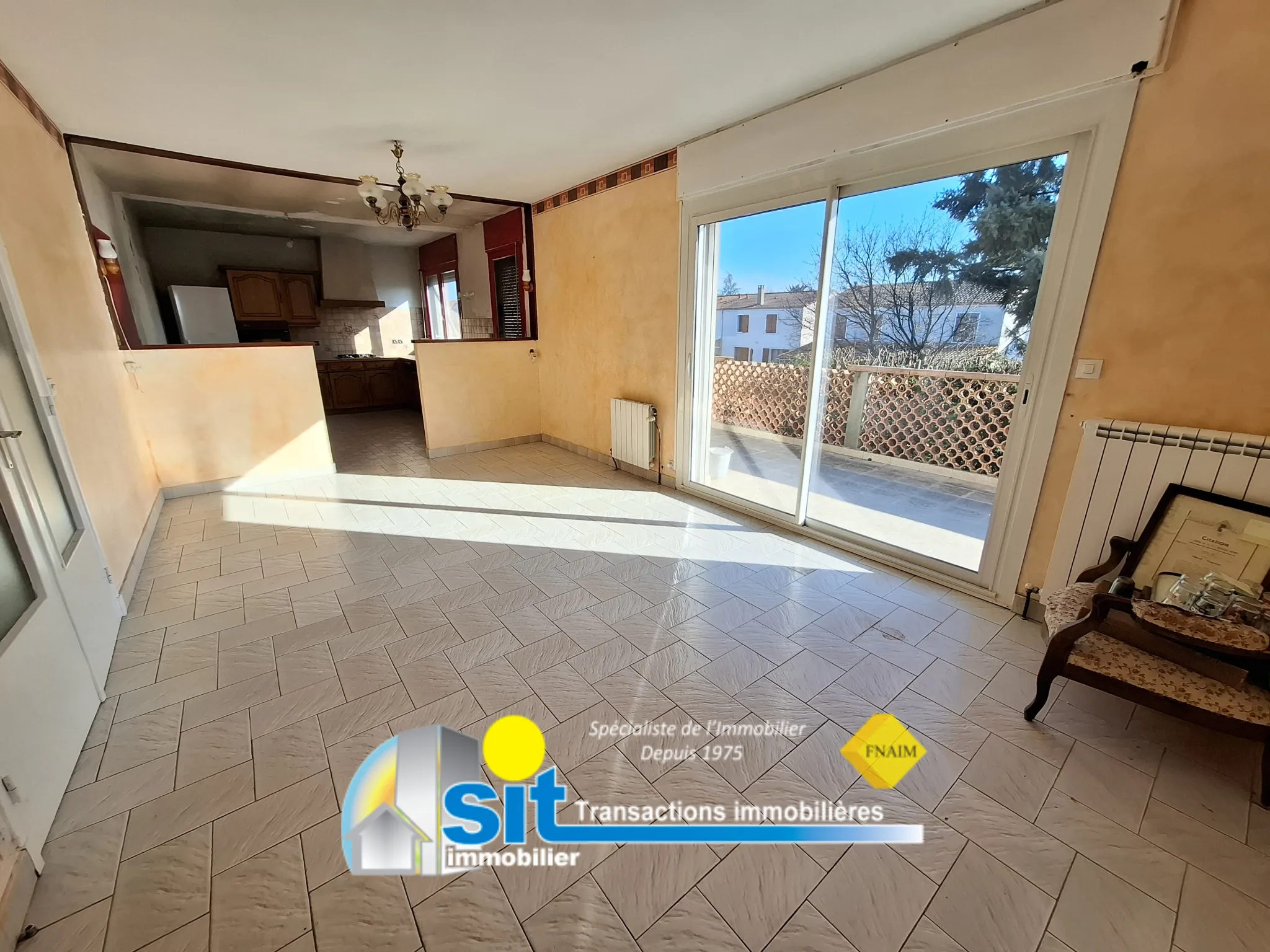 Maison traditionnelle de 162 m² avec potentiel de rénovation à Saint-Clair-du-Rhône 