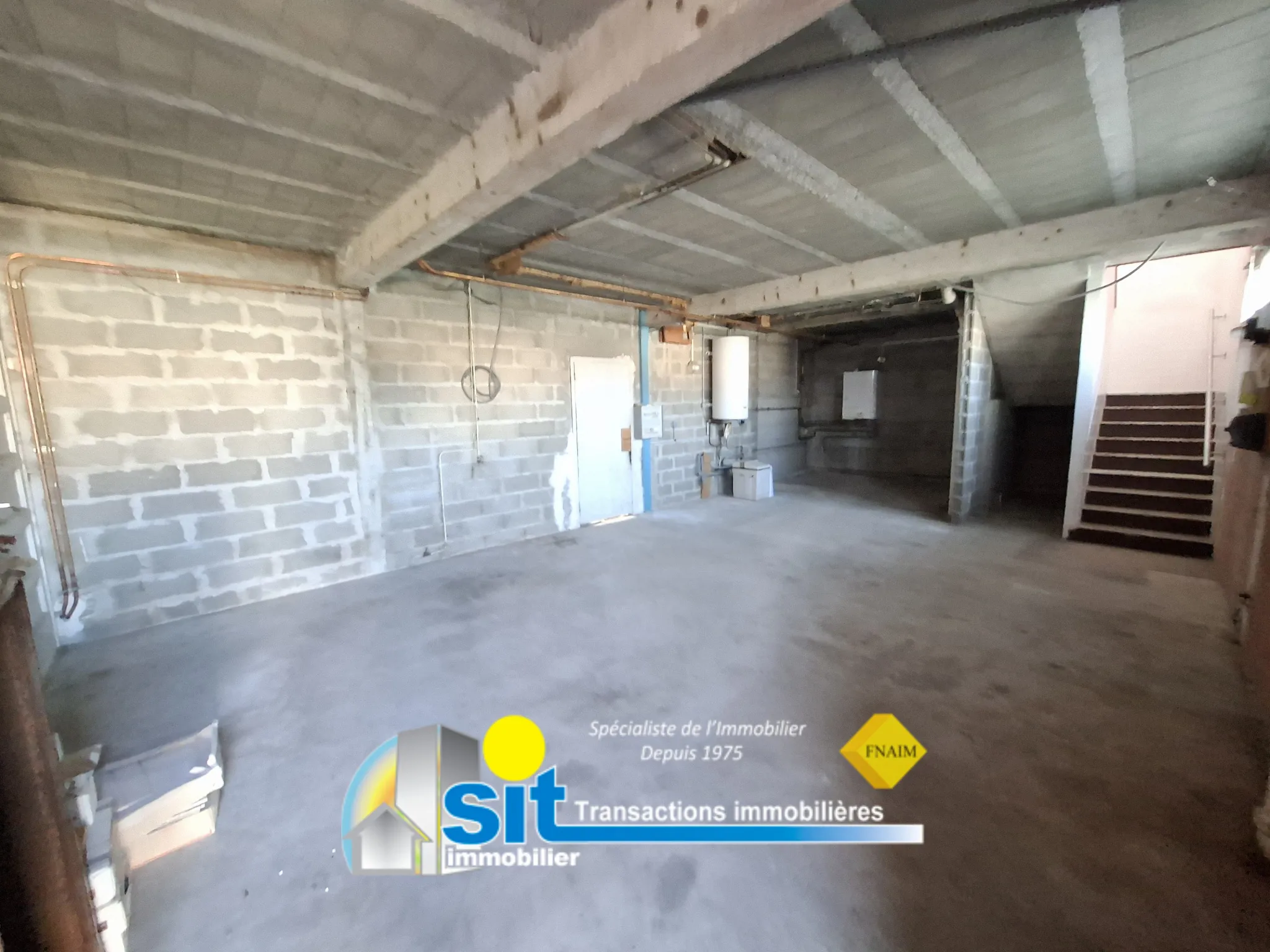 Maison traditionnelle de 162 m² avec potentiel de rénovation à Saint-Clair-du-Rhône 