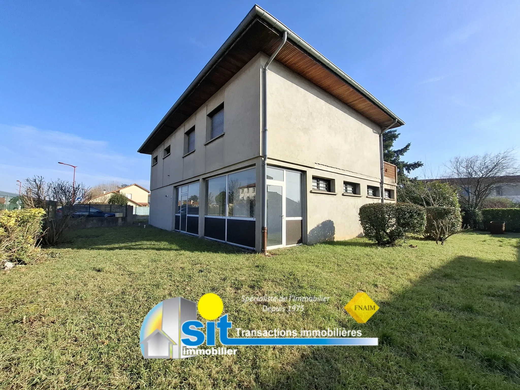 Maison traditionnelle de 162 m² avec potentiel de rénovation à Saint-Clair-du-Rhône 