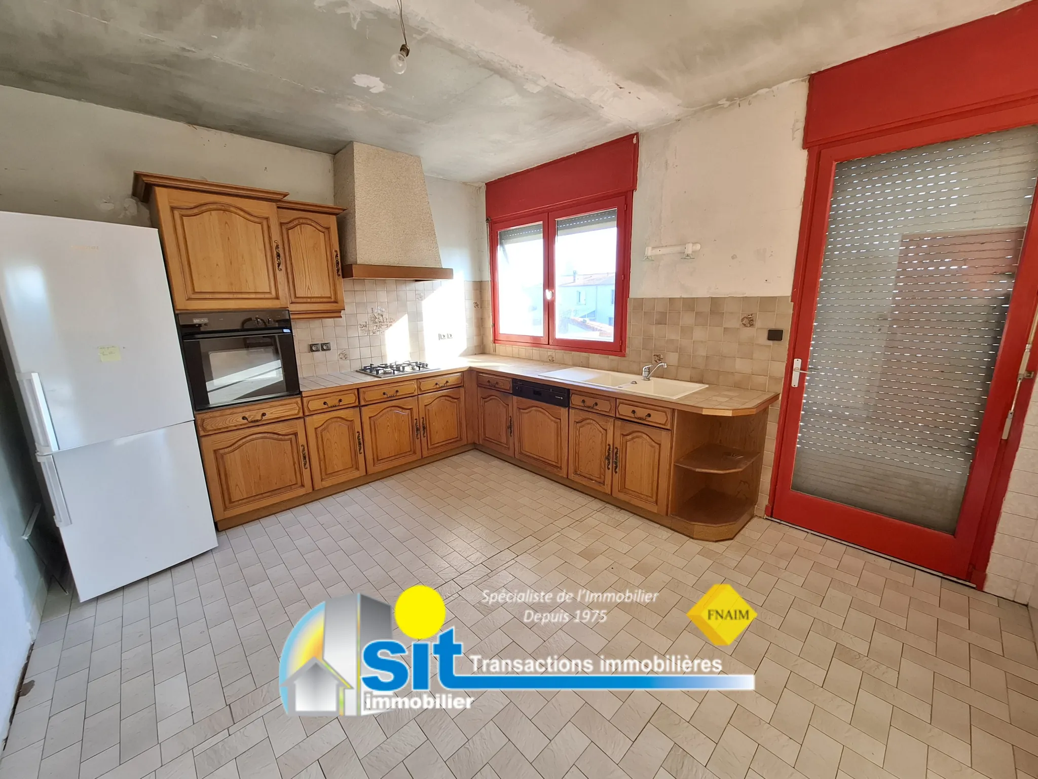 Maison traditionnelle de 162 m² avec potentiel de rénovation à Saint-Clair-du-Rhône 