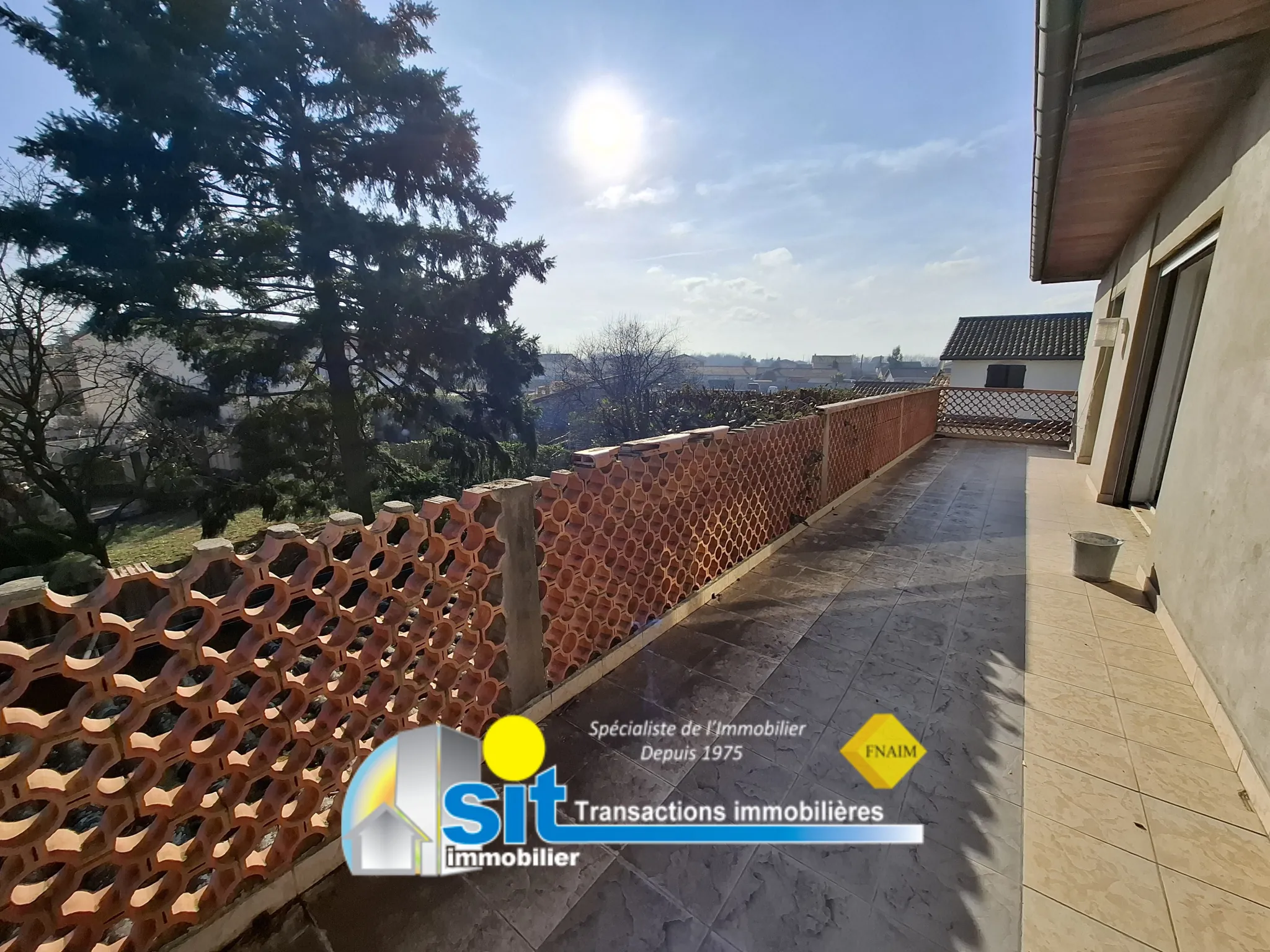 Maison traditionnelle de 162 m² avec potentiel de rénovation à Saint-Clair-du-Rhône 