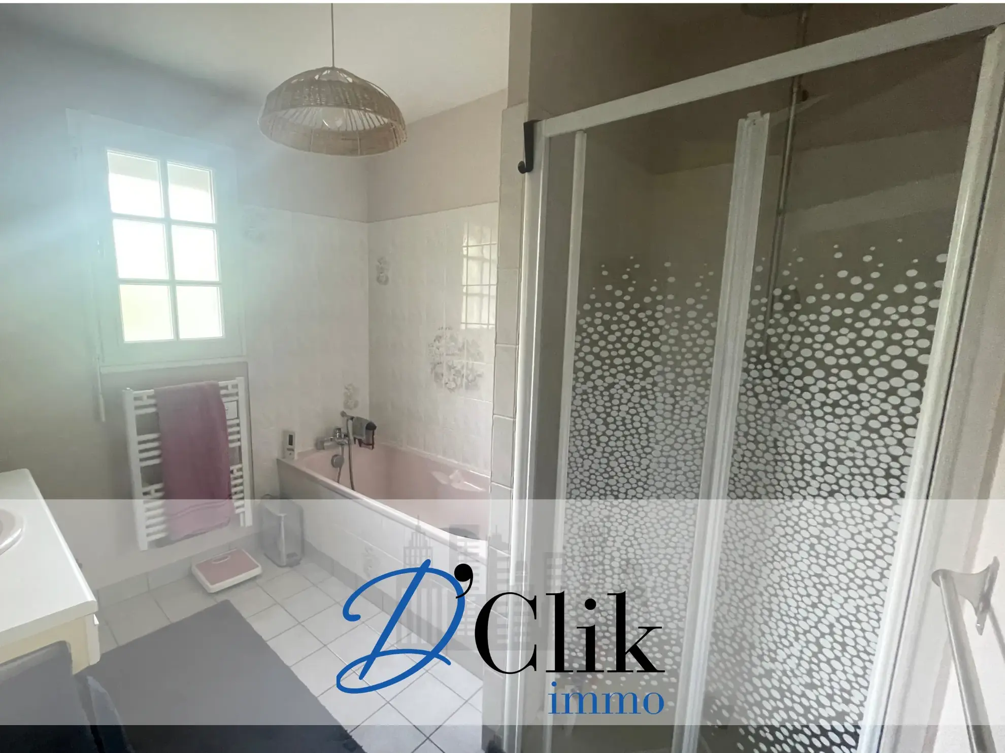 Vente d'un pavillon de plain-pied à Change, 3 chambres avec jardin et garage 