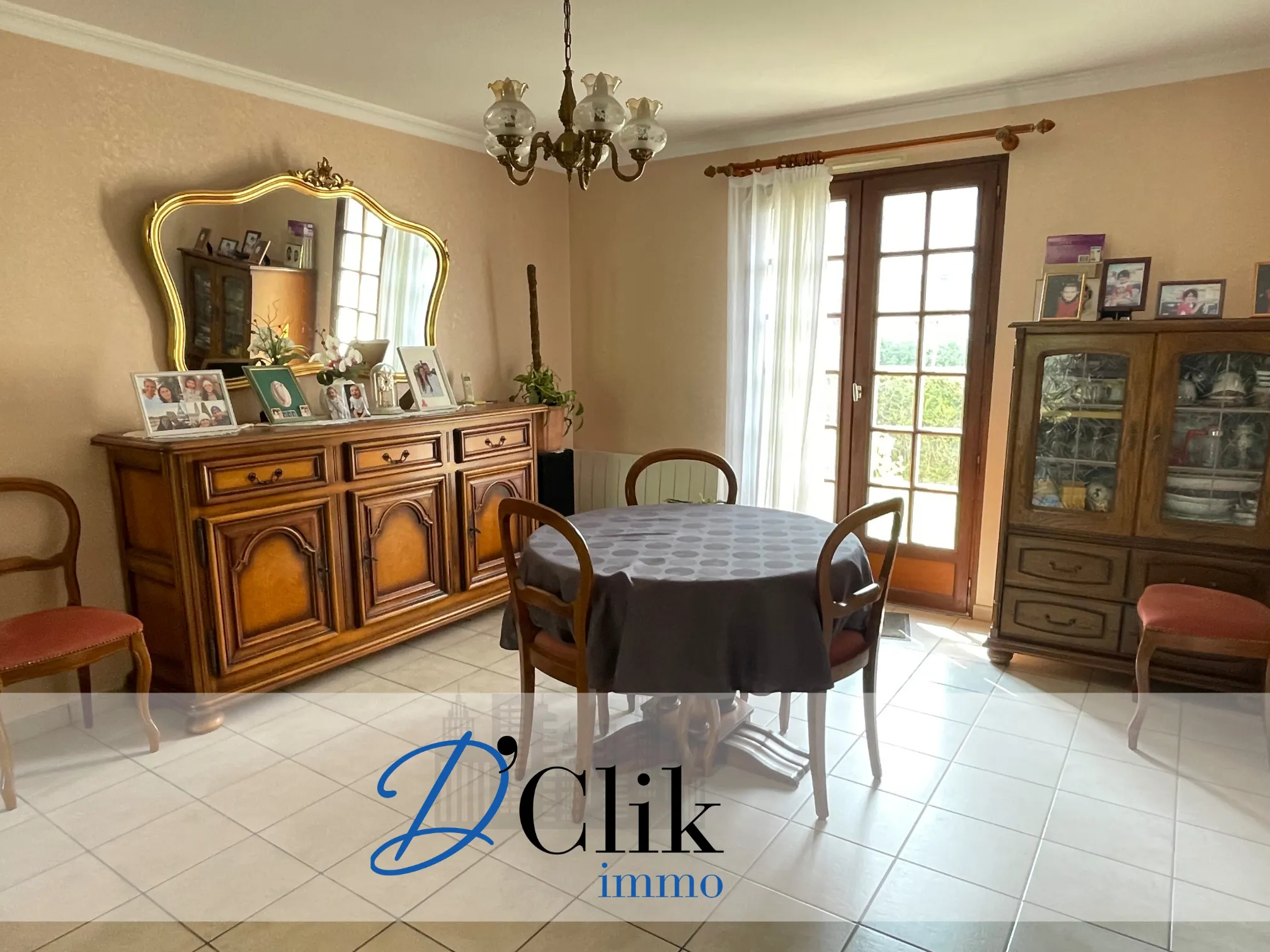 Pavillon de plain-pied avec jardin, garage et terrasse à Change (Mayenne) 