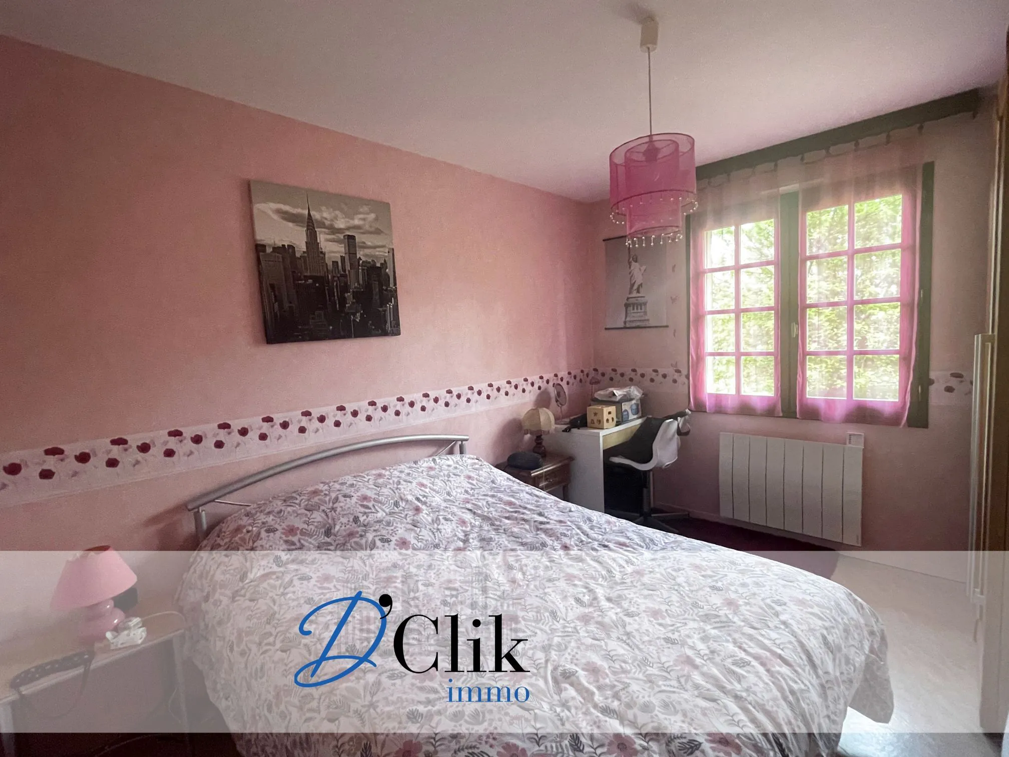 Pavillon de plain-pied avec jardin, garage et terrasse à Change (Mayenne) 