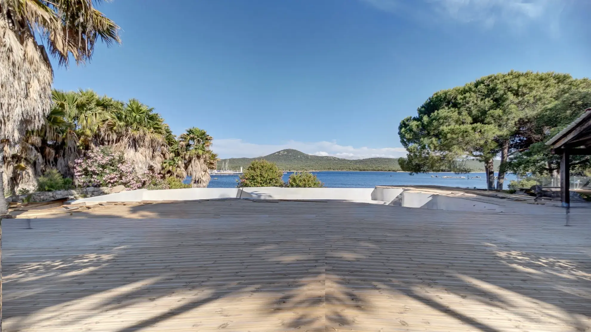 Vue exceptionnelle sur la plage à Pianottoli-Caldarello : résidence haut standing avec piscine et sport 