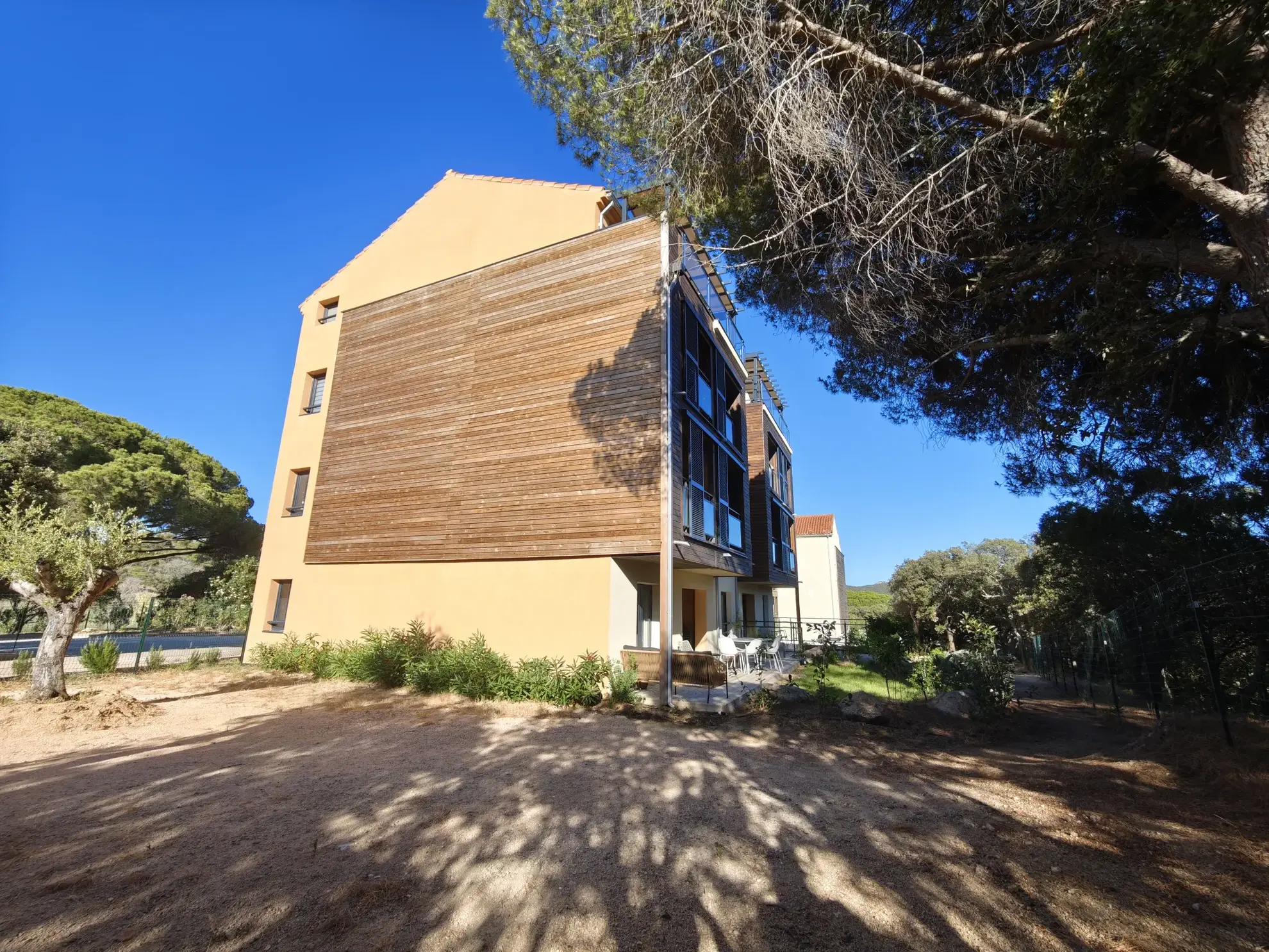 Appartement de luxe avec accès plage et équipements de loisirs en Corse du Sud 