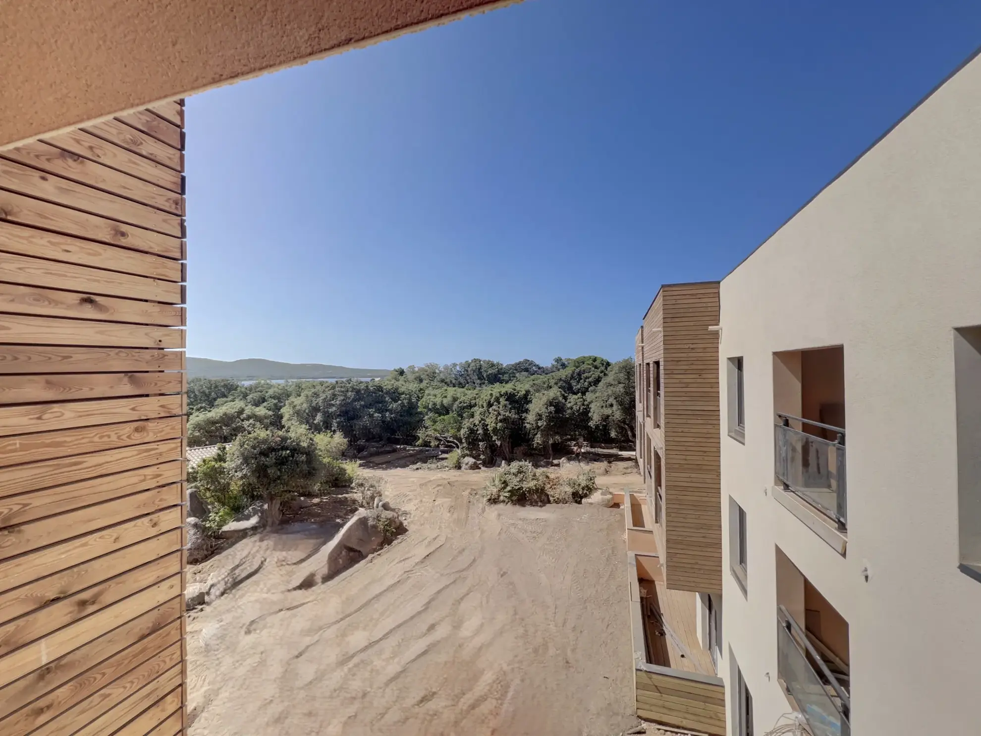 Vue exceptionnelle sur la plage à Pianottoli-Caldarello : résidence haut standing avec piscine et sport 