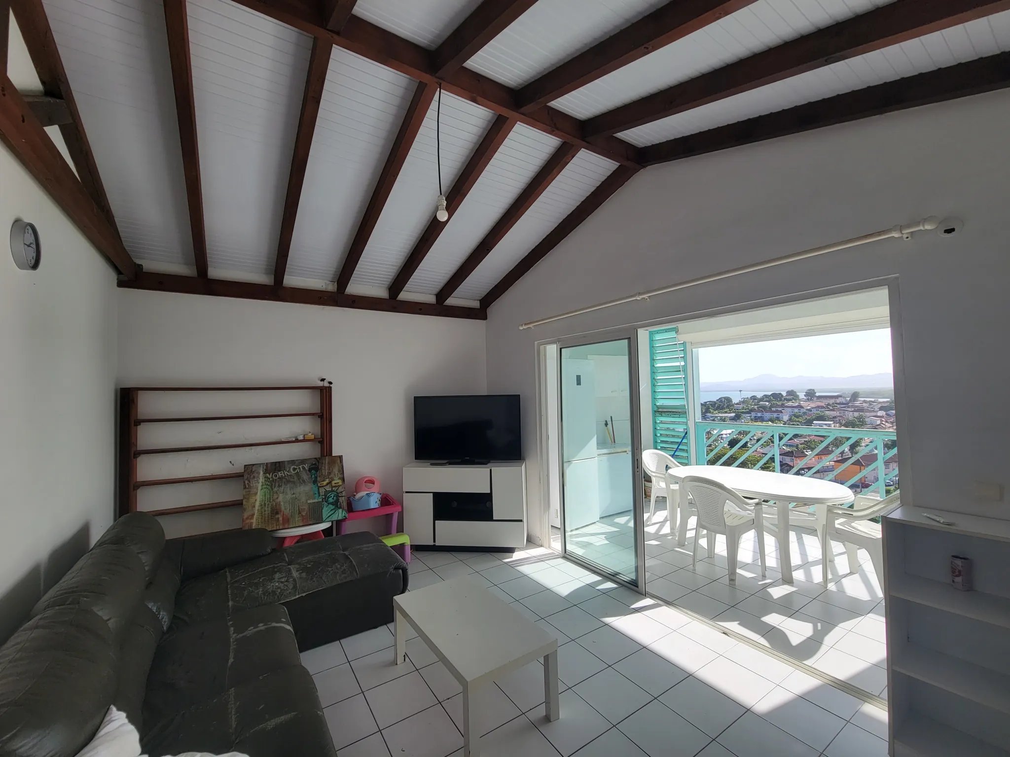 Superbe T2 avec vue mer à Les Trois Îlets – Résidence pratique et lumineuse 