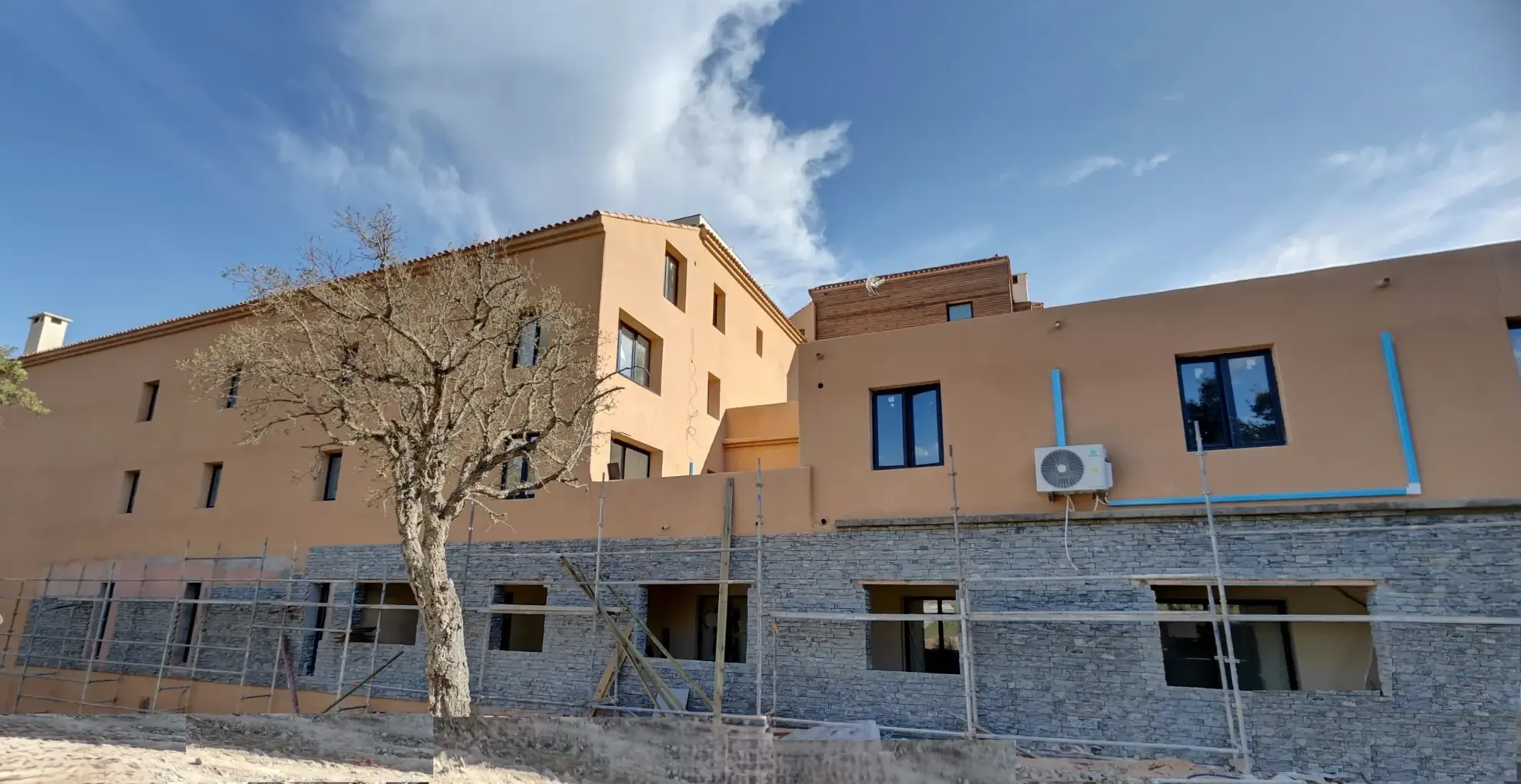 Vue exceptionnelle sur la plage à Pianottoli-Caldarello : résidence haut standing avec piscine et sport 