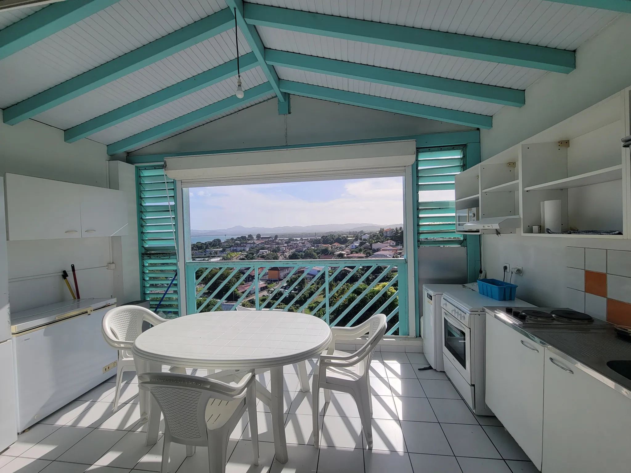 Superbe T2 avec vue mer à Les Trois Îlets – Résidence pratique et lumineuse 