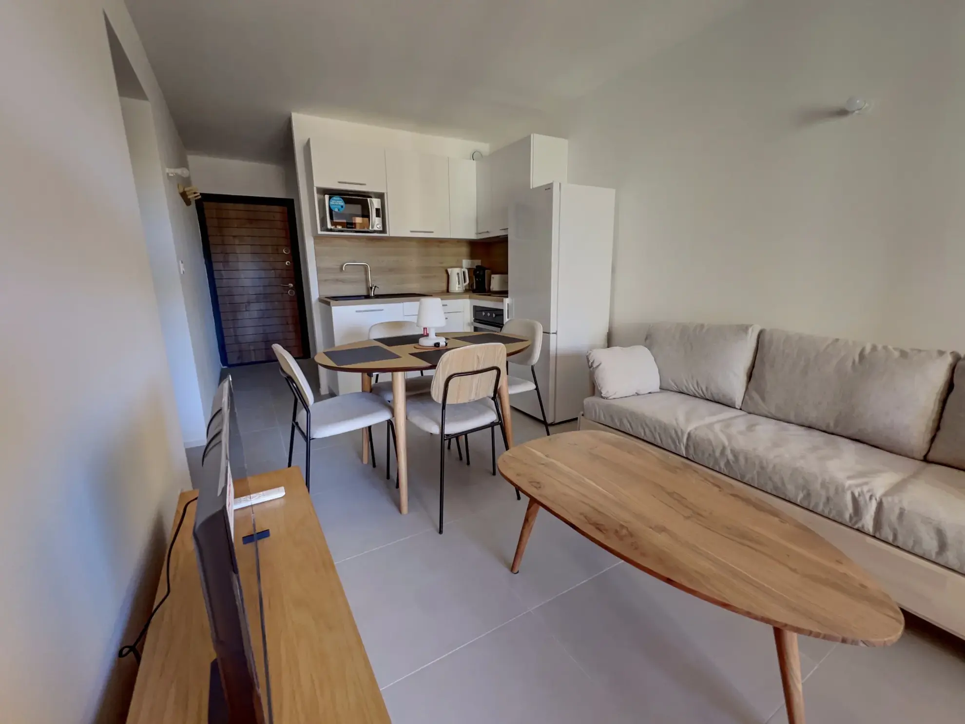 Vue exceptionnelle sur la plage à Pianottoli-Caldarello : résidence haut standing avec piscine et sport 