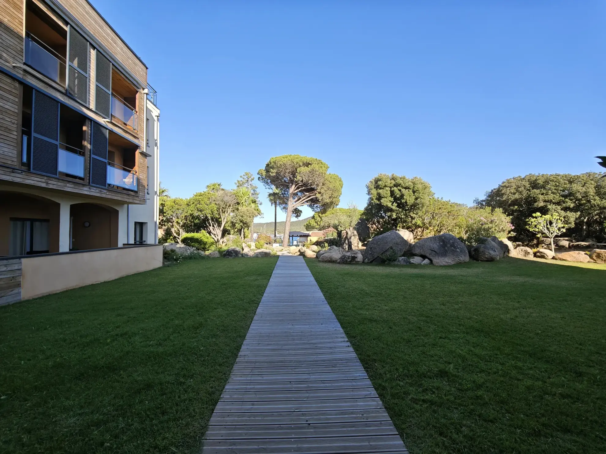 Appartement de luxe avec accès plage et équipements de loisirs en Corse du Sud 