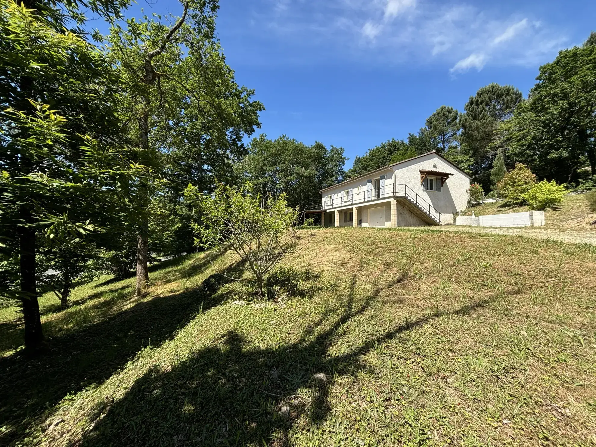 Maison de 120 m² avec grand terrain et sous-sol à Mensignac 