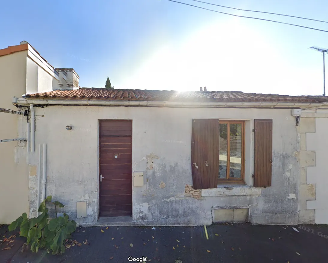 Maison de plain-pied à Cognac avec cour et 2 chambres - Centre-ville