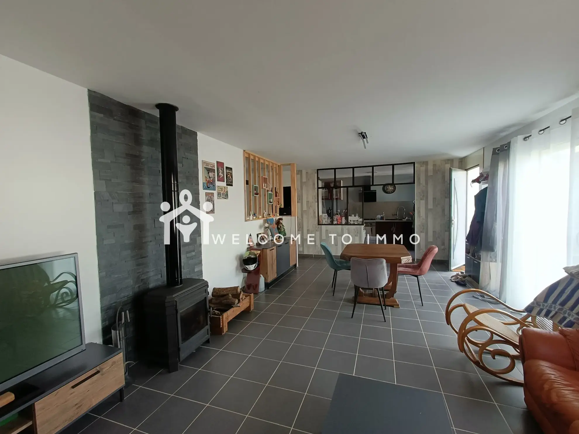 Maison à vendre à Benon avec jardin, garage et grande superficie, hors lotissement 