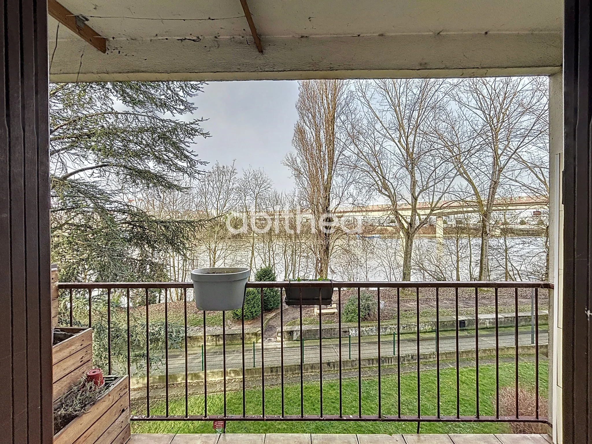 Appartement 3 pièces rénové avec vue sur la Seine à Choisy le Roi 