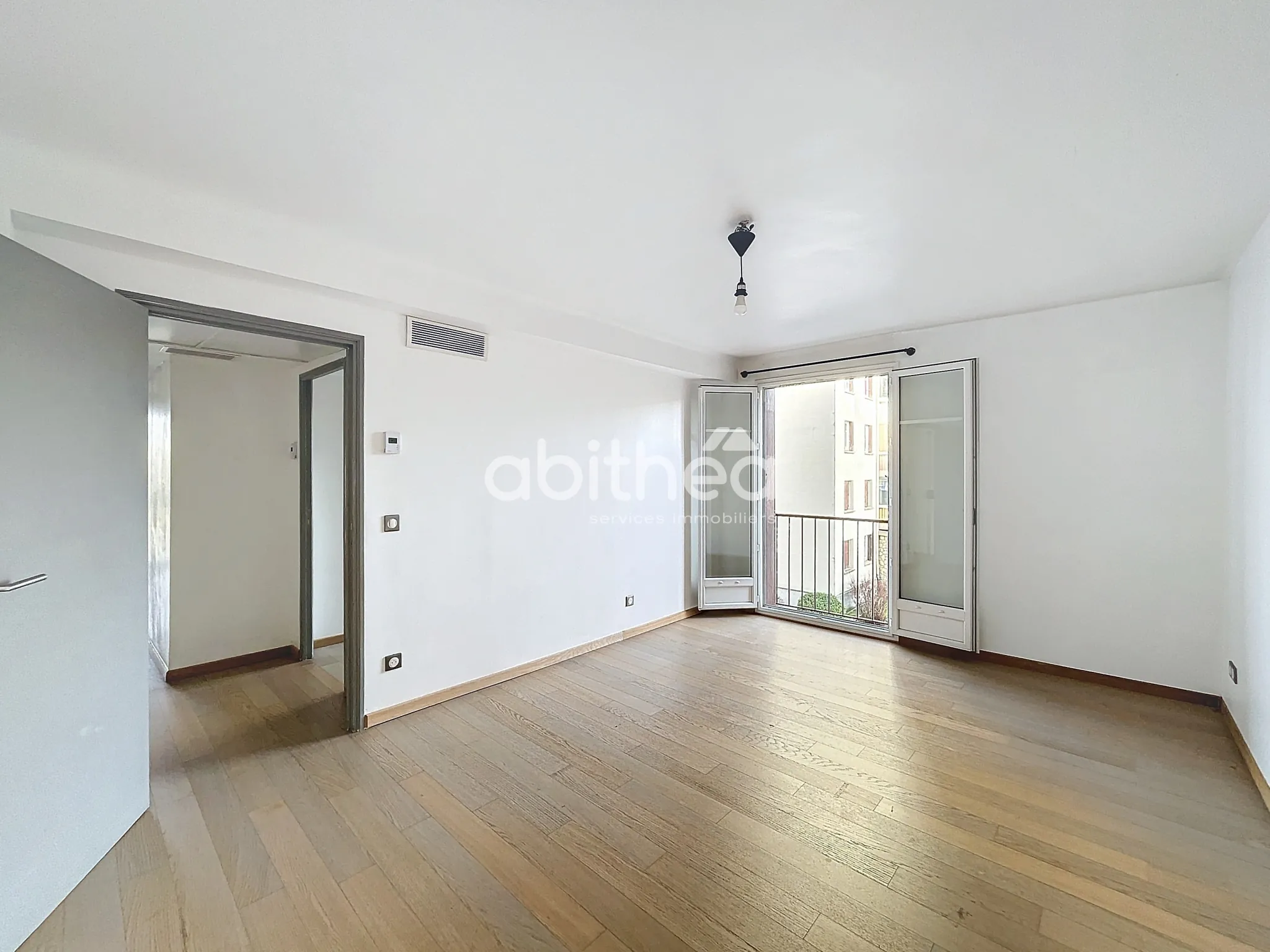 Appartement 3 pièces rénové avec vue sur la Seine à Choisy le Roi 