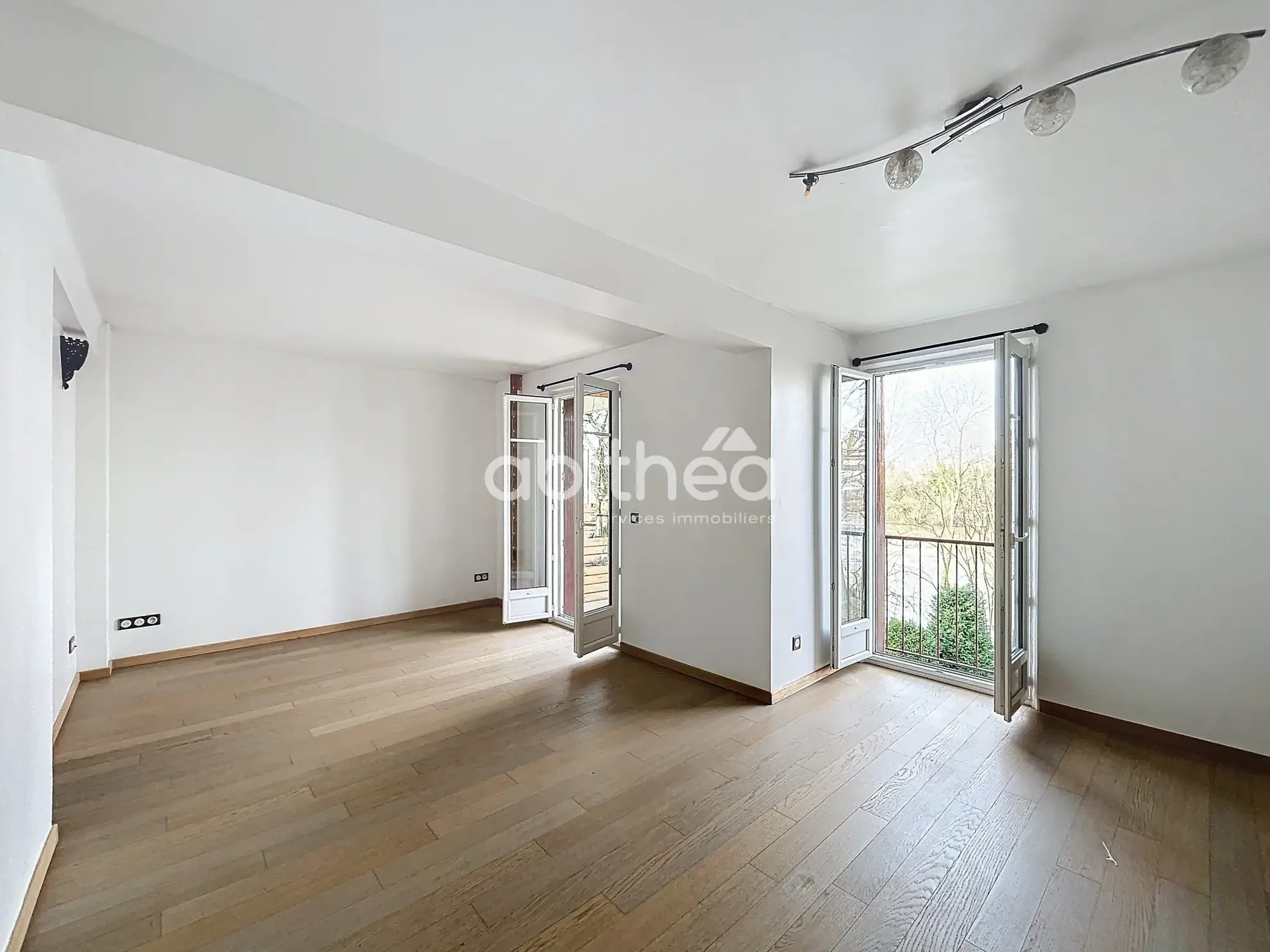 Appartement 3 pièces rénové avec vue sur la Seine à Choisy le Roi 