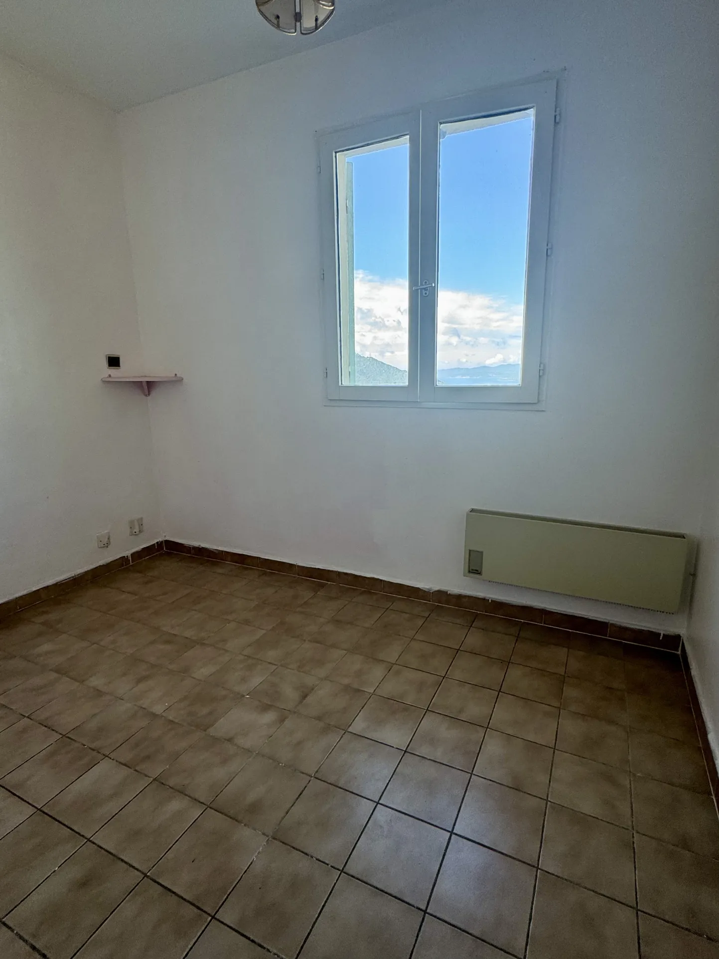 Appartement type studio à vendre à Sartène avec vue sur la vallée du Rizzanese 