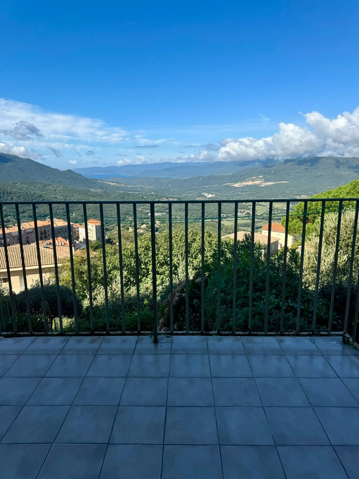 Appartement type studio à vendre à Sartène avec vue sur la vallée du Rizzanese 