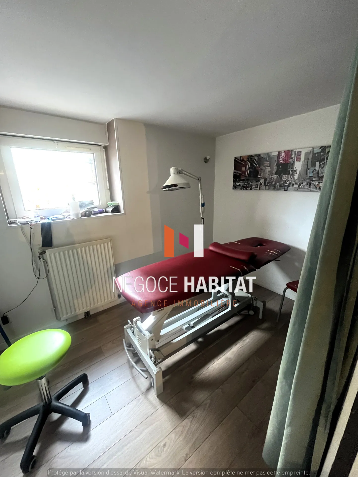 À vendre immeuble polyvalent de 142 m² à Générac, idéal investisseur ou professionnel 