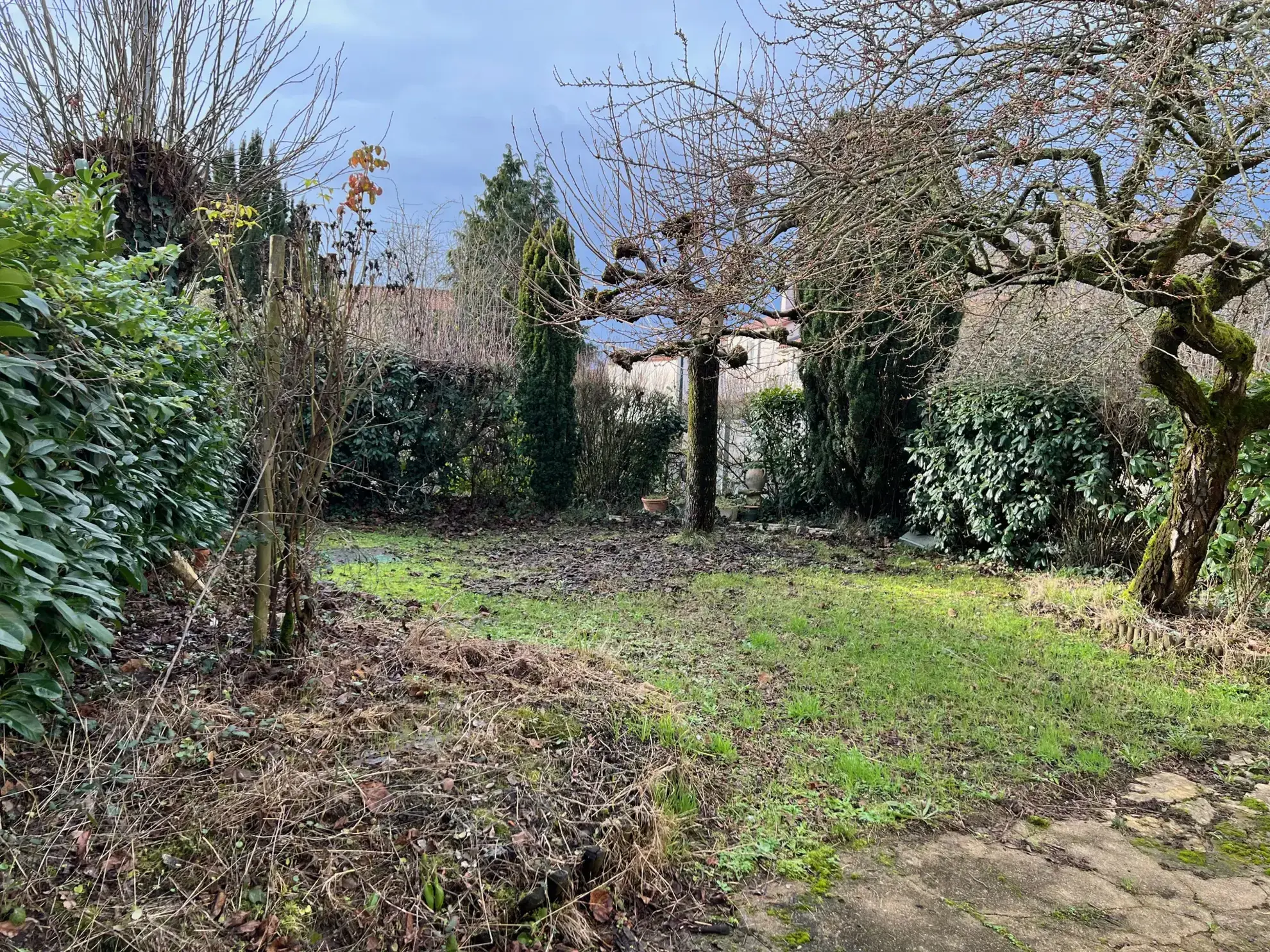 Charmante maison en pierres à La Chapelle Thémer - Jardin et garage - Opportunité à rénover 
