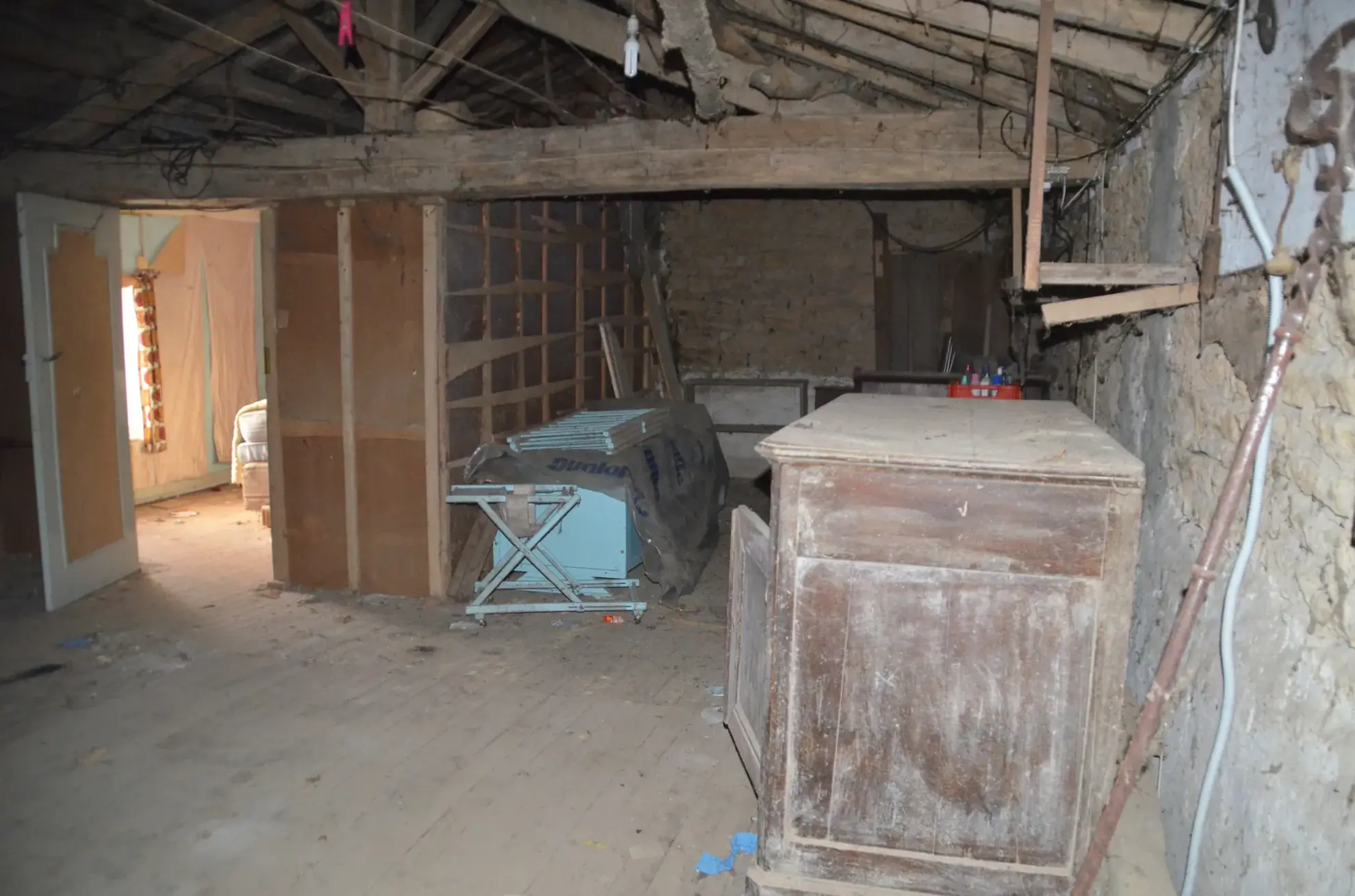 Charmante maison en pierres à La Chapelle Thémer - Jardin et garage - Opportunité à rénover 