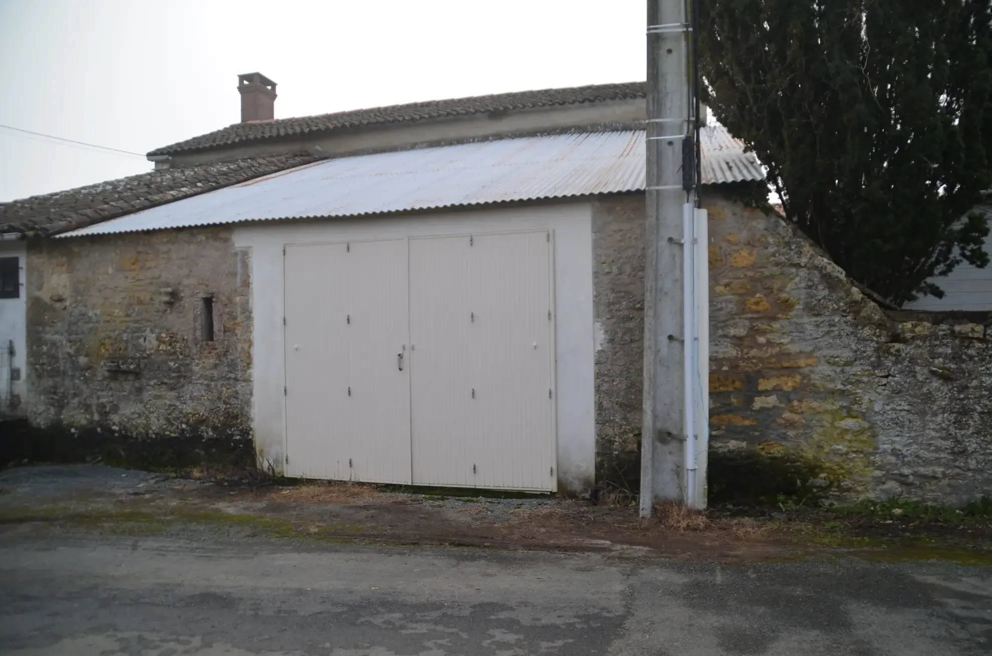 Charmante maison en pierres à La Chapelle Thémer - Jardin et garage - Opportunité à rénover 