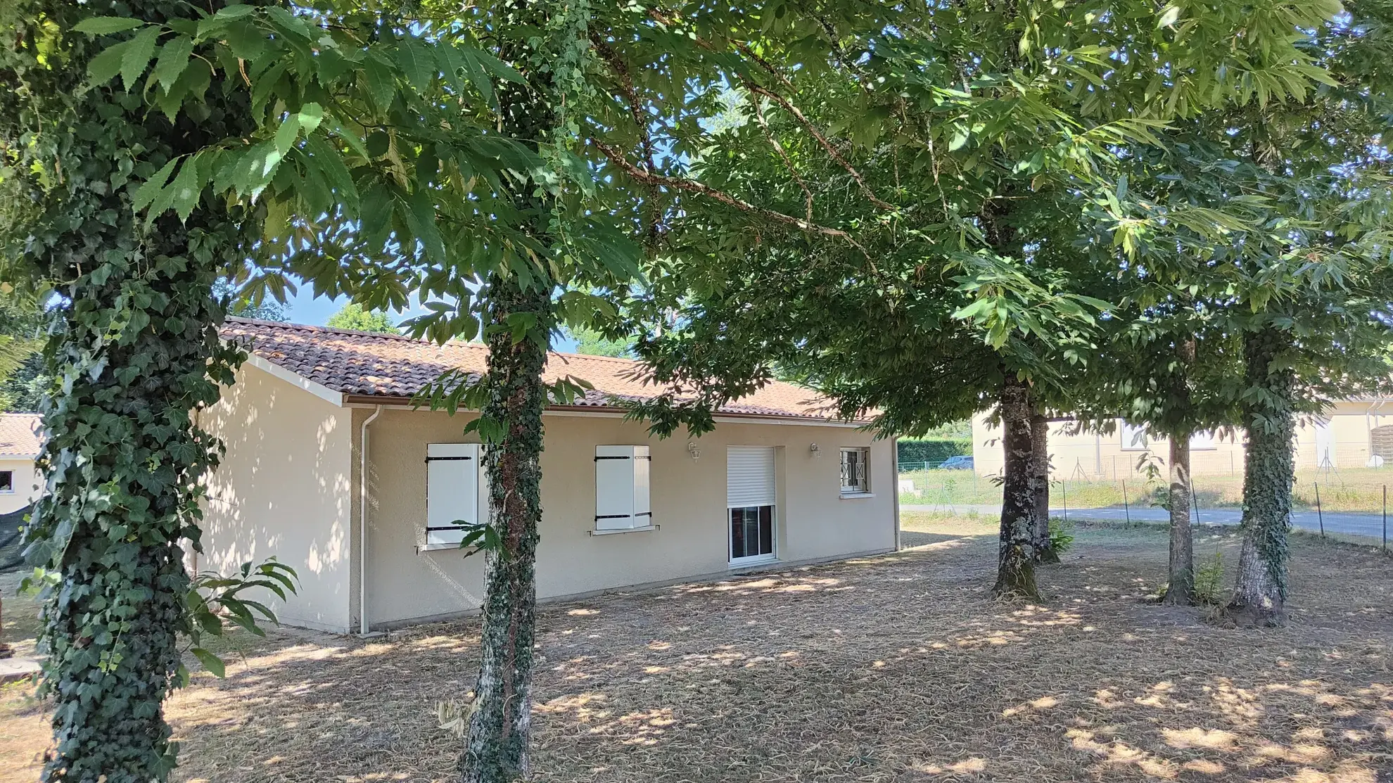 Agréable maison de plain-pied avec jardin et garage à Cazats 