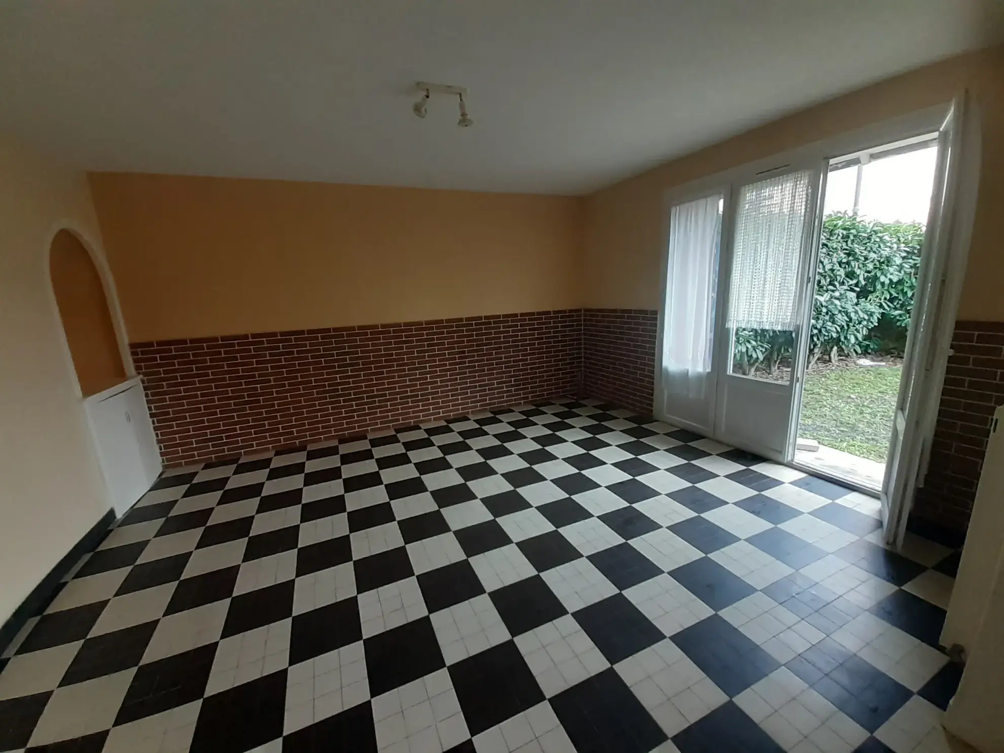 Maison à rénover de 195 m² avec terrain de 799 m² à Marcigny 