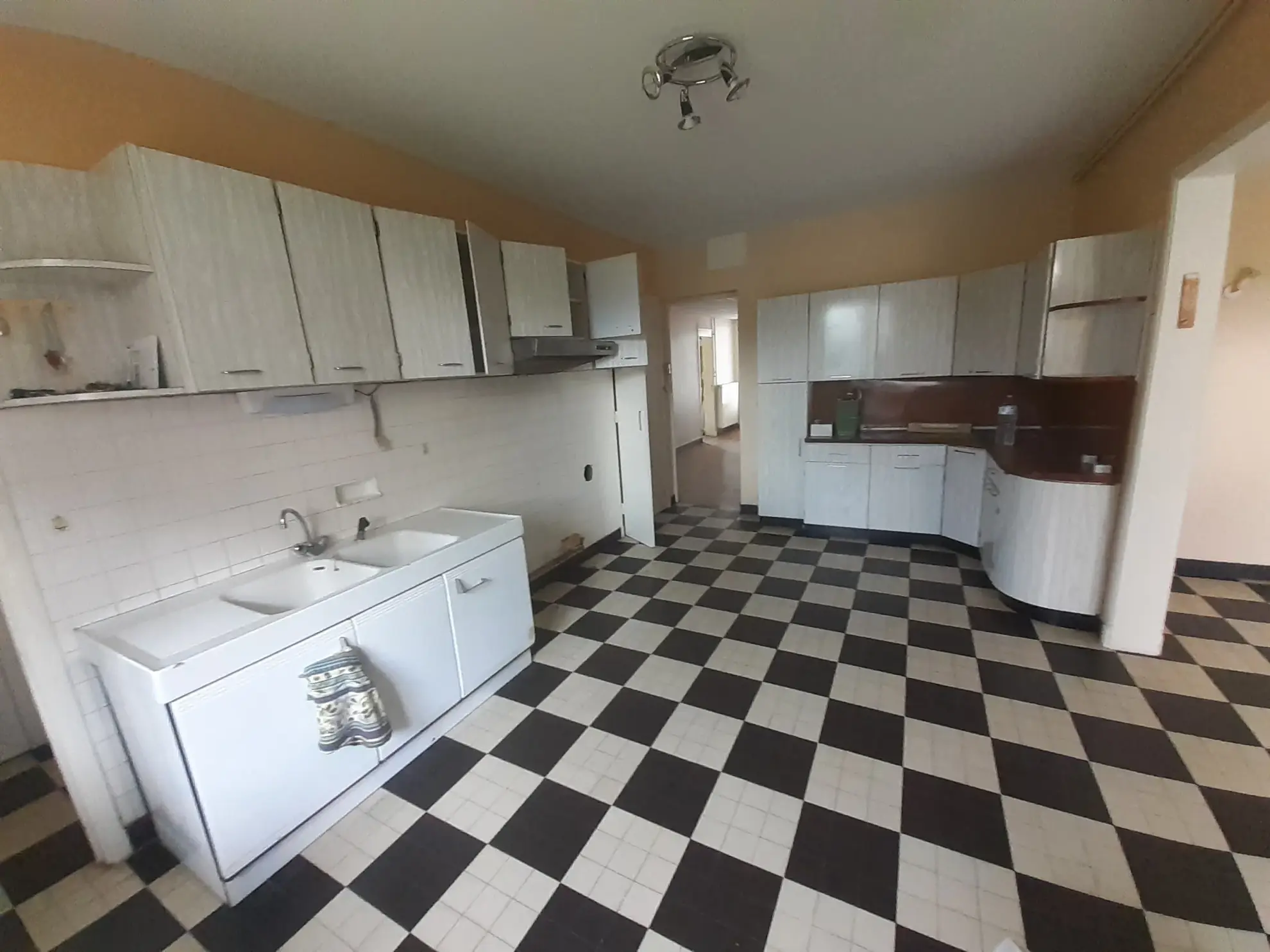 Maison à rénover de 195 m² avec terrain de 799 m² à Marcigny 