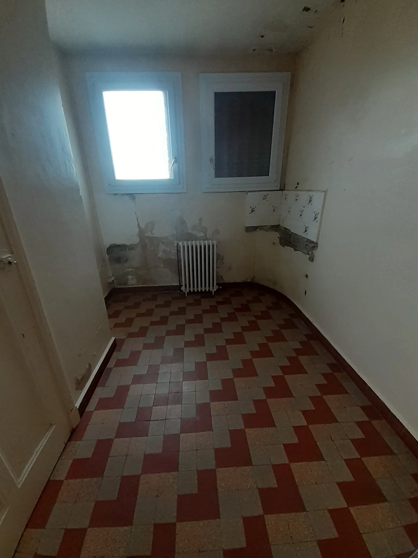 Maison à rénover de 195 m² avec terrain de 799 m² à Marcigny 