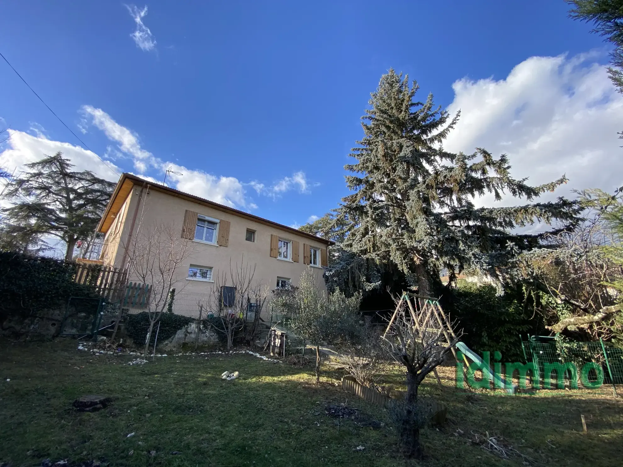 Maison lumineuse de 86 m2 à Annonay avec jardin, 2 chambres et bureau à vendre 