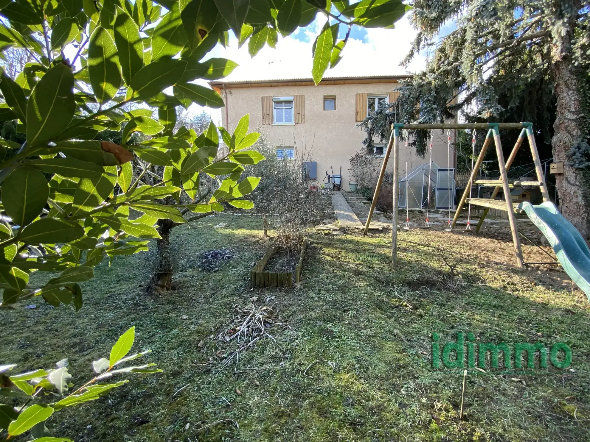 Maison lumineuse de 86 m2 à Annonay avec jardin, 2 chambres et bureau à vendre