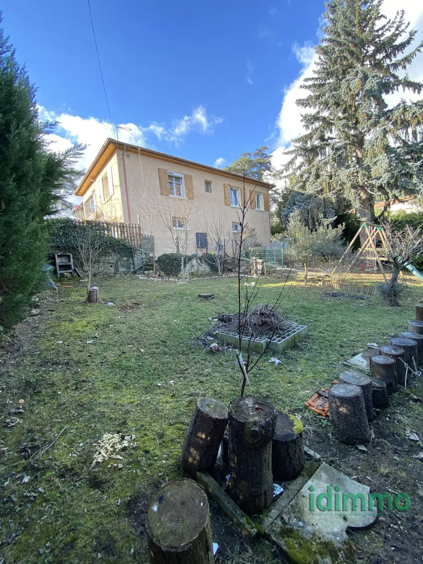 Maison lumineuse de 86 m2 à Annonay avec jardin, 2 chambres et bureau à vendre 