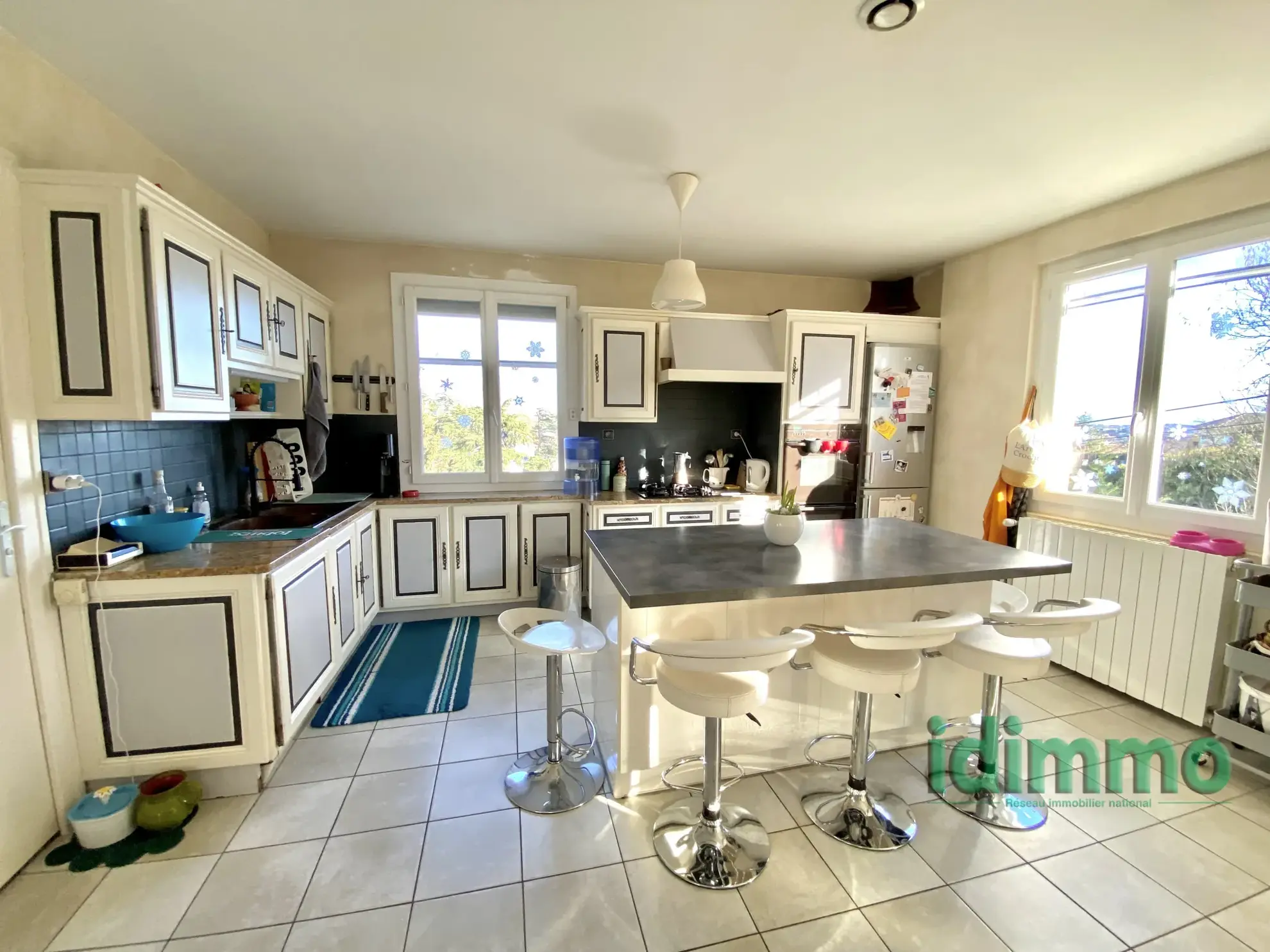 Maison lumineuse de 86 m2 à Annonay avec jardin, 2 chambres et bureau à vendre 