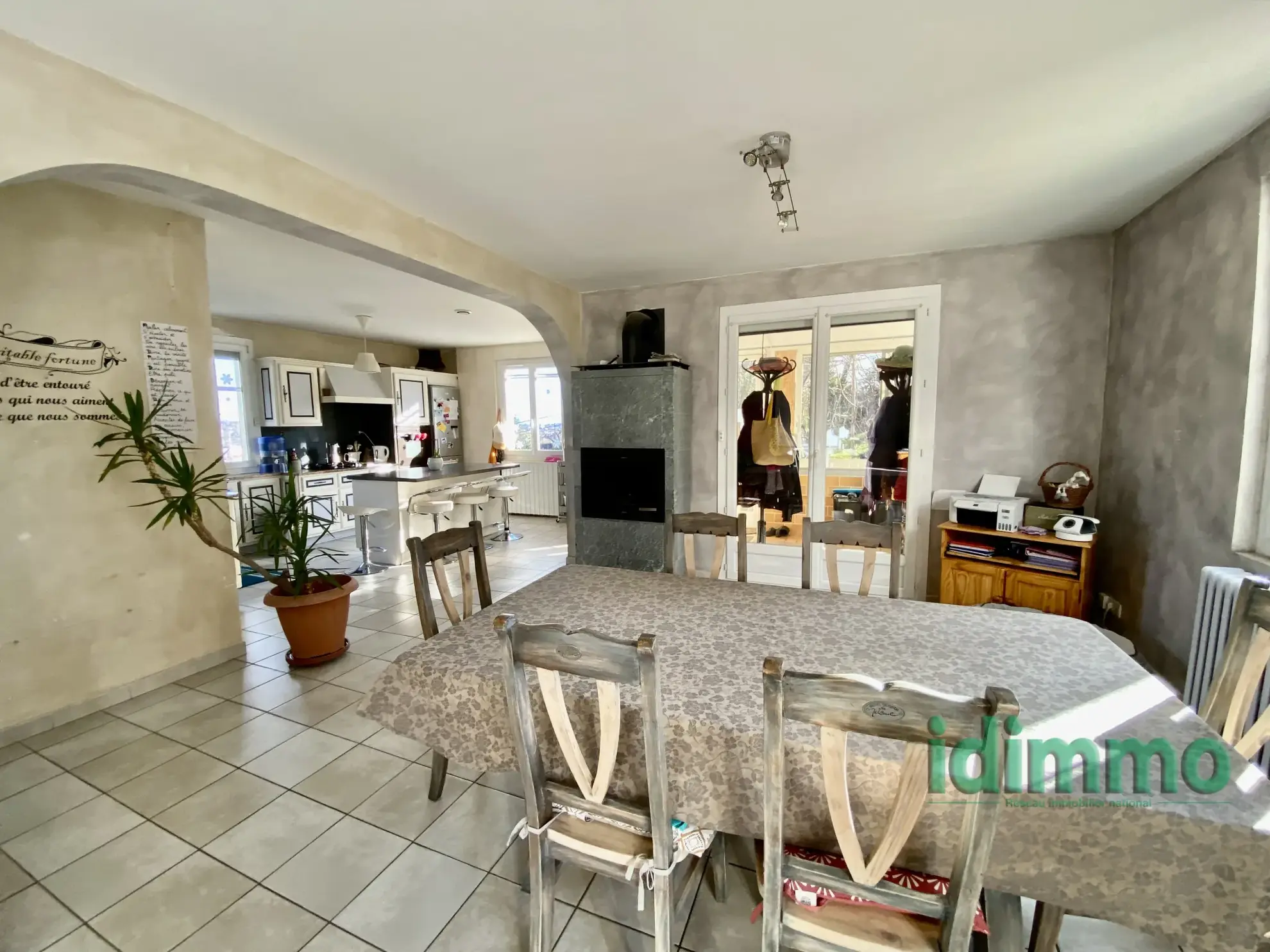 Maison lumineuse de 86 m2 à Annonay avec jardin, 2 chambres et bureau à vendre 