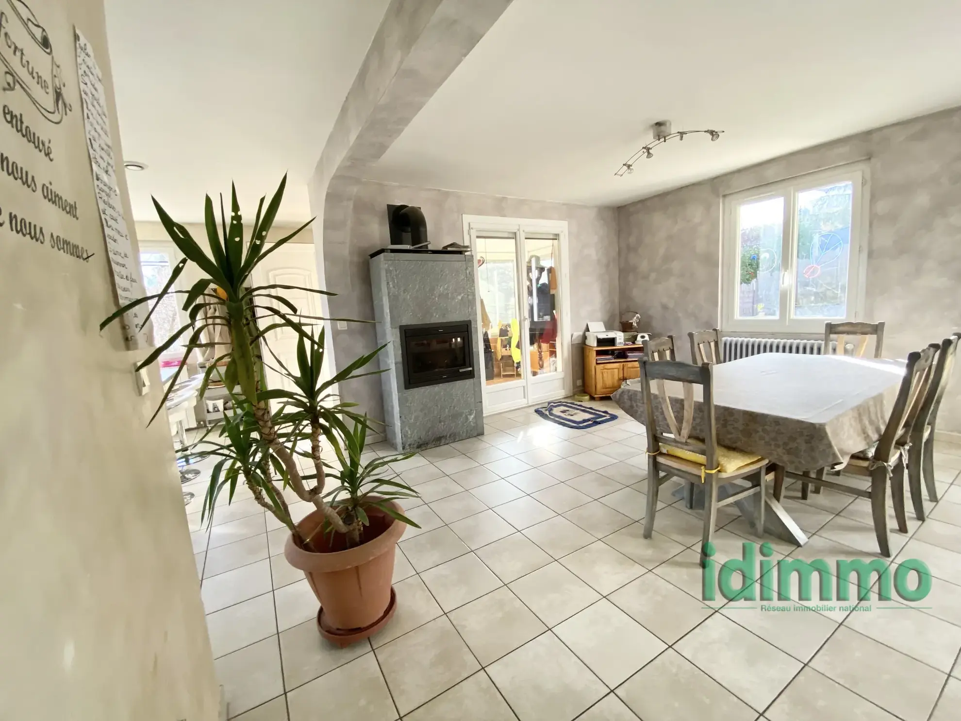 Maison lumineuse de 86 m2 à Annonay avec jardin, 2 chambres et bureau à vendre 