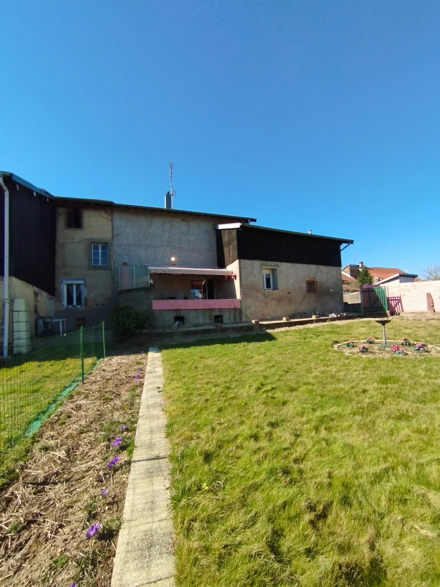 Maison rénovée de 110 m² avec terrasse et jardin près de N4 à Petitmont 