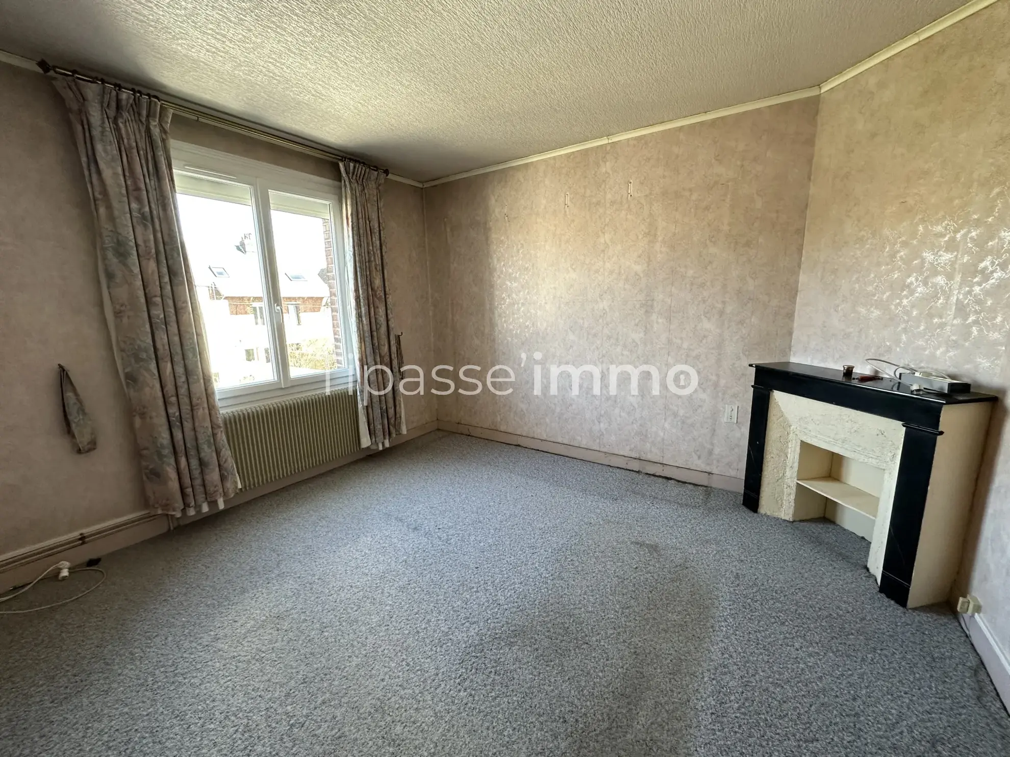 Maison individuelle en briques et silex à Sotteville-lès-Rouen – 2 chambres, cour, rénovée 