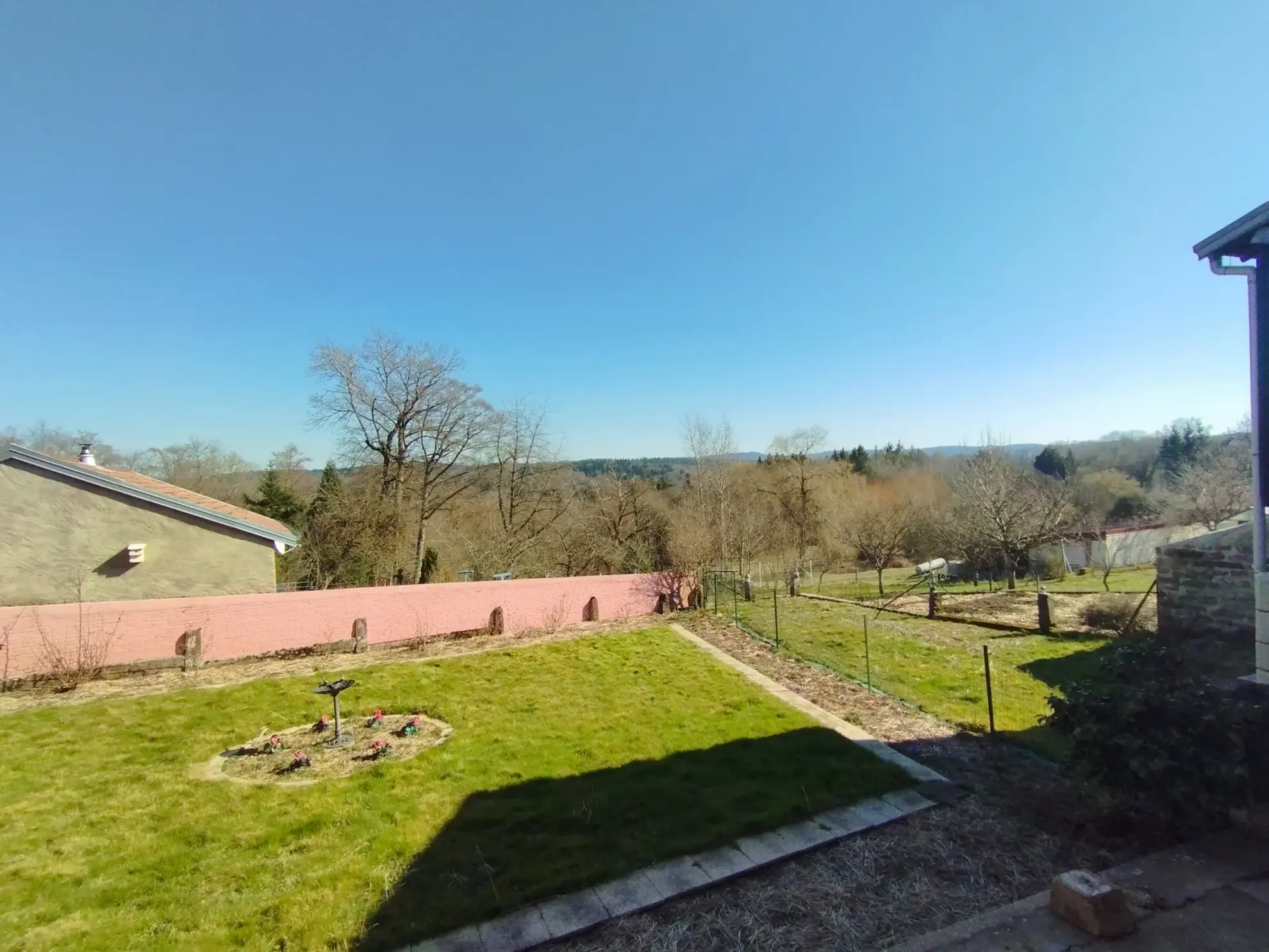 Maison rénovée de 110 m² avec terrasse et jardin près de N4 à Petitmont 