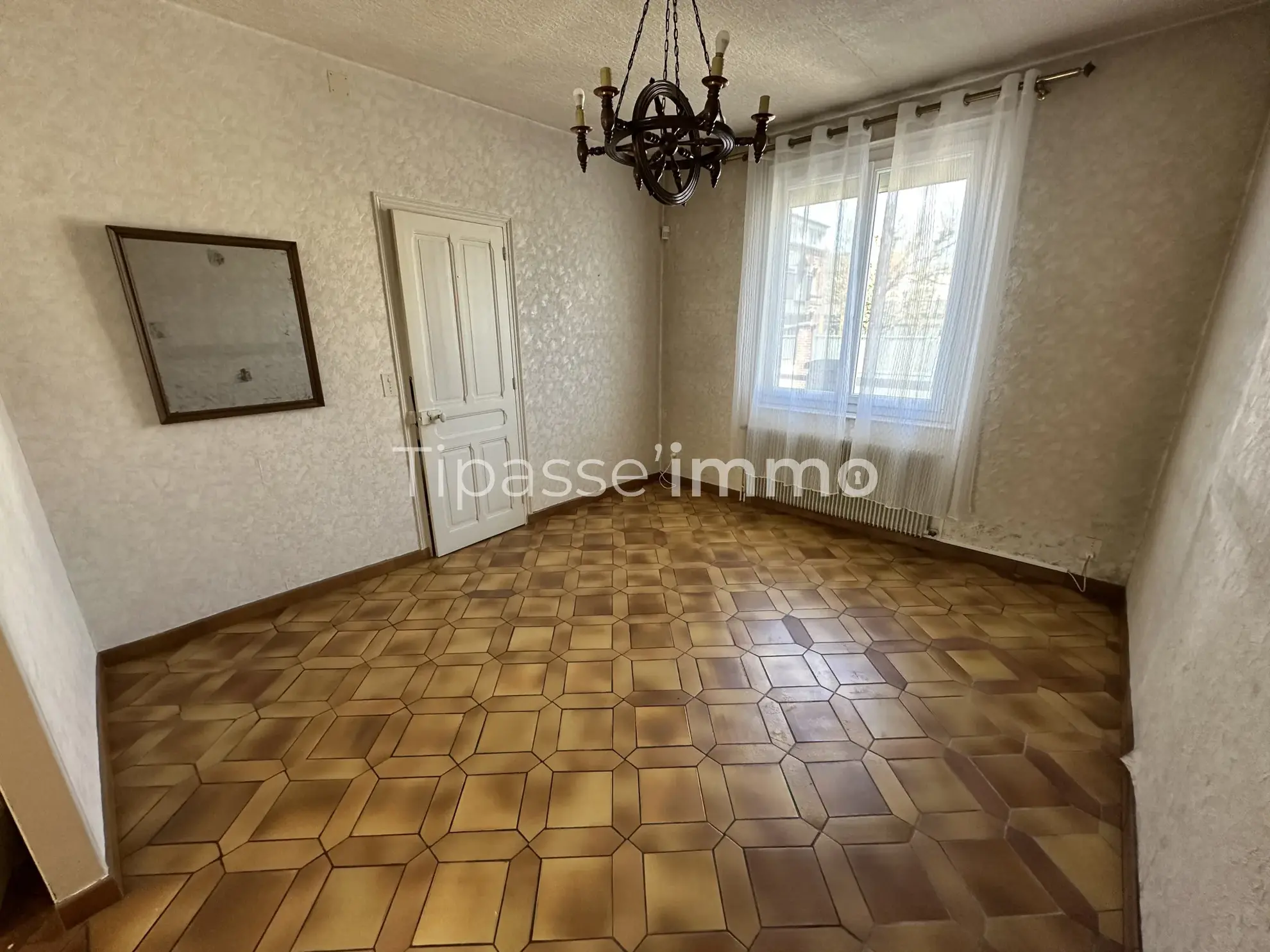 Maison individuelle en briques et silex à Sotteville-lès-Rouen – 2 chambres, cour, rénovée 