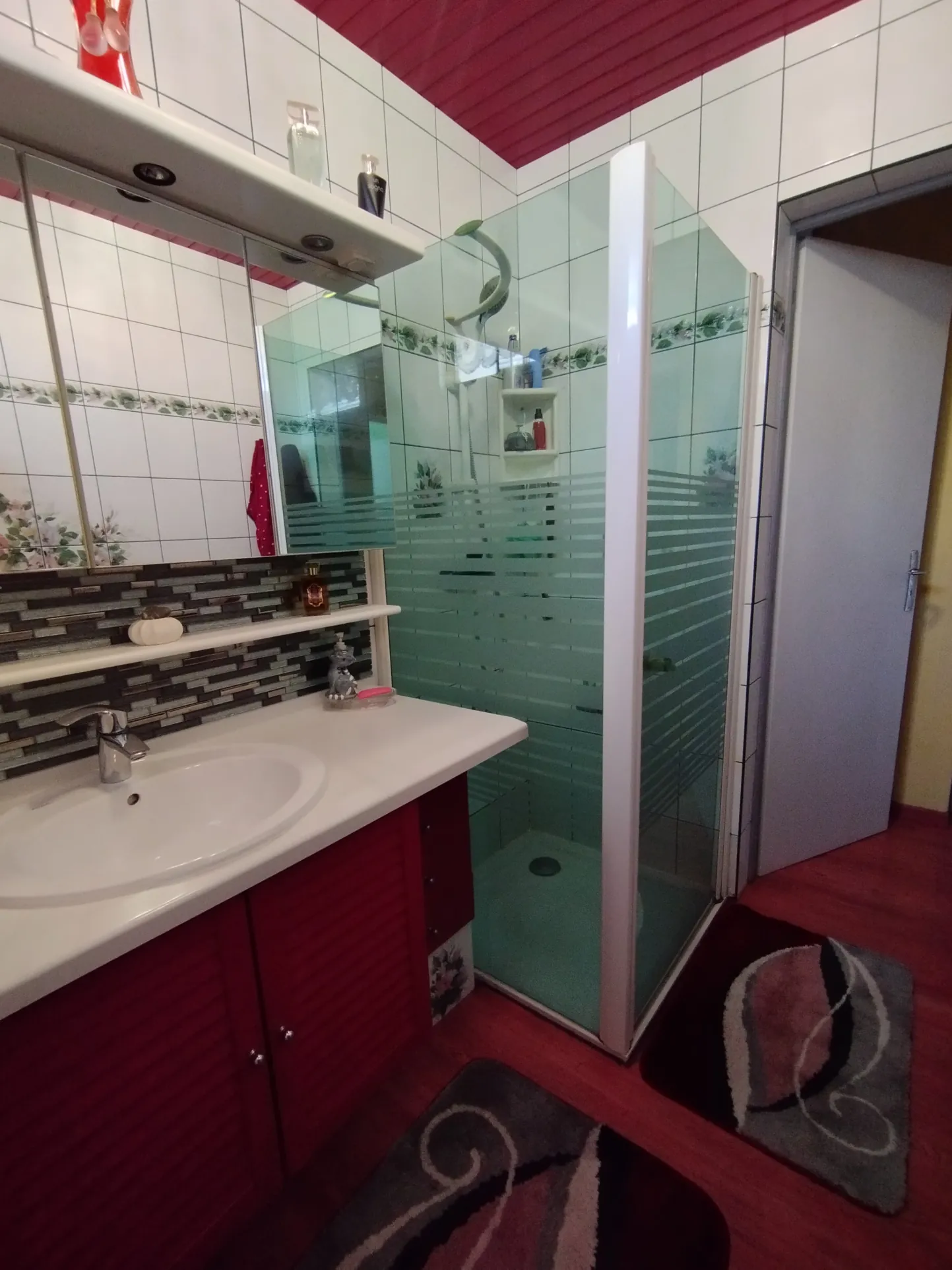 Maison rénovée de 110 m² avec terrasse et jardin près de N4 à Petitmont 