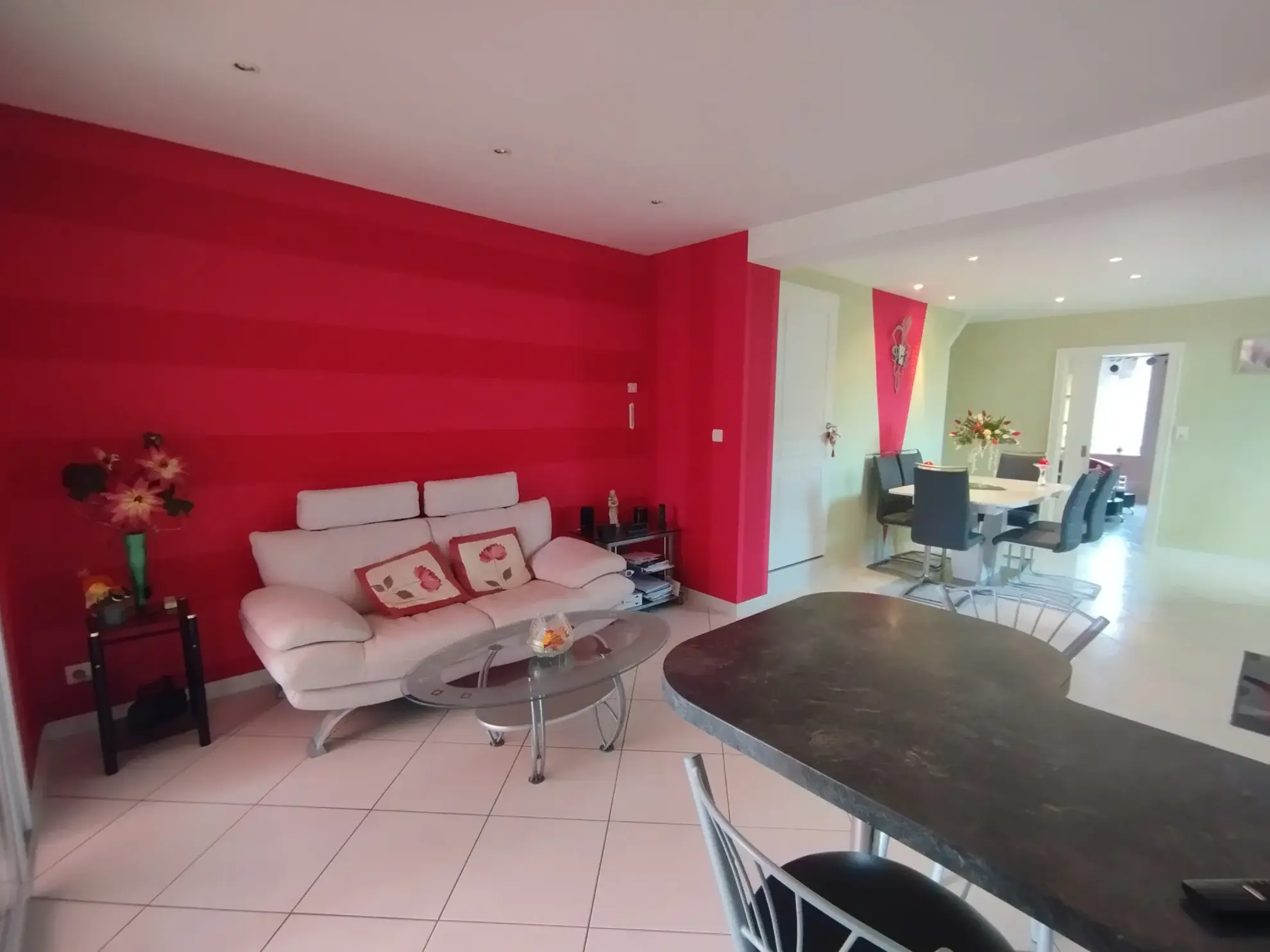 Maison rénovée de 110 m² avec terrasse et jardin près de N4 à Petitmont 