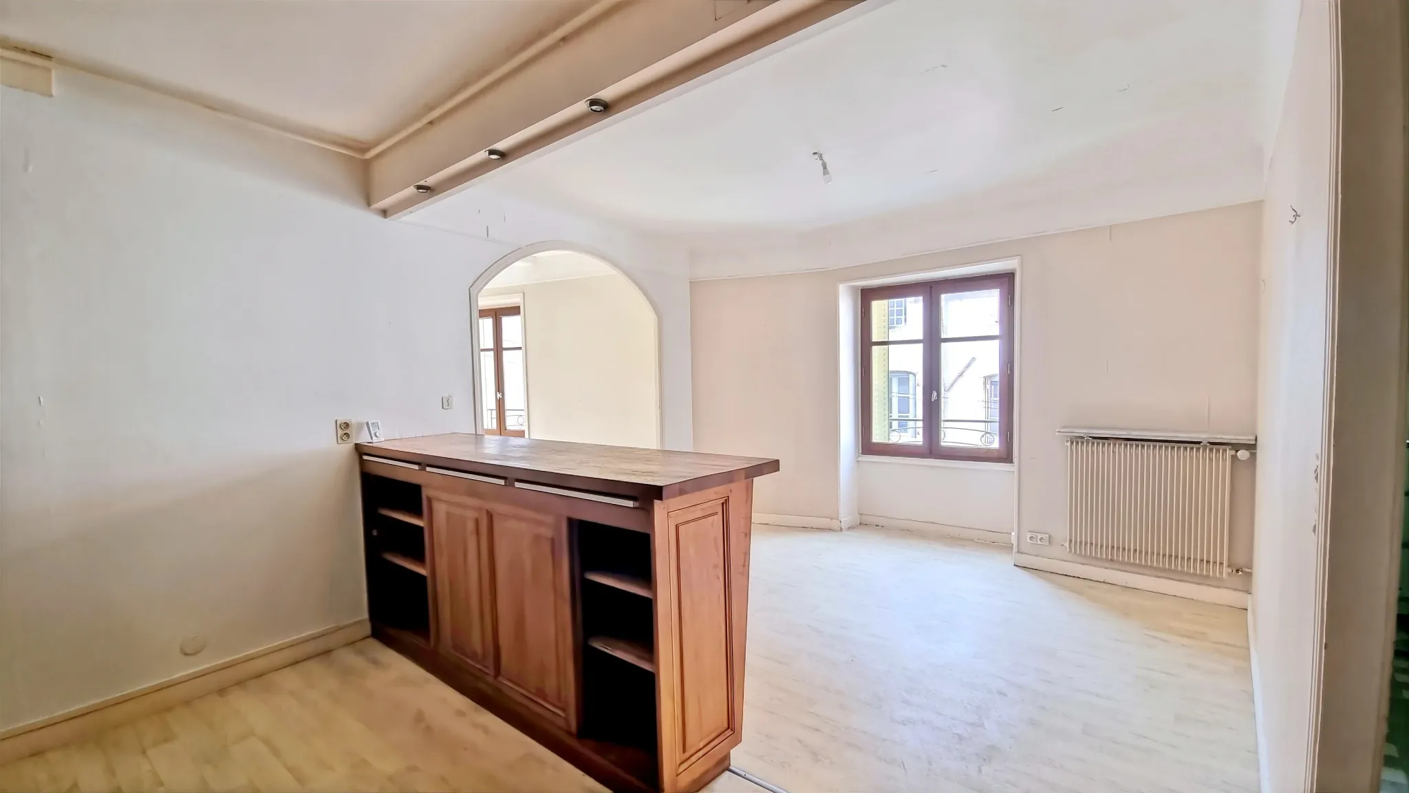 Maison de bourg de 105 m² à Beaumont avec 3 chambres et grand potentiel à vendre 