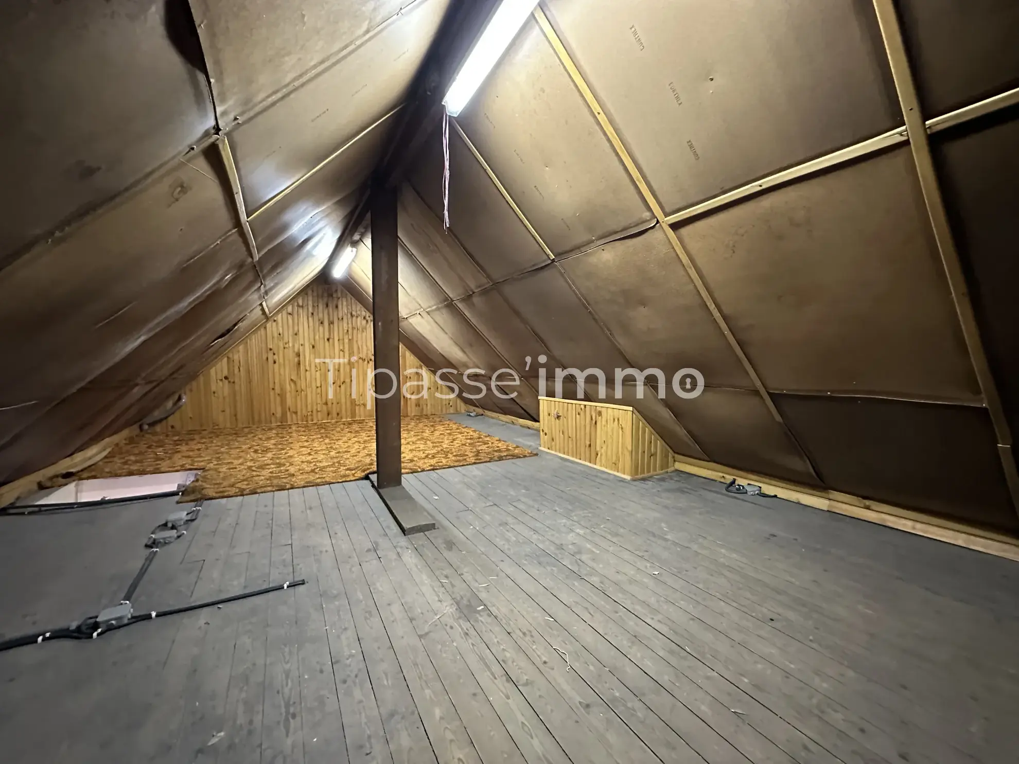 Maison individuelle en briques et silex à Sotteville-lès-Rouen – 2 chambres, cour, rénovée 