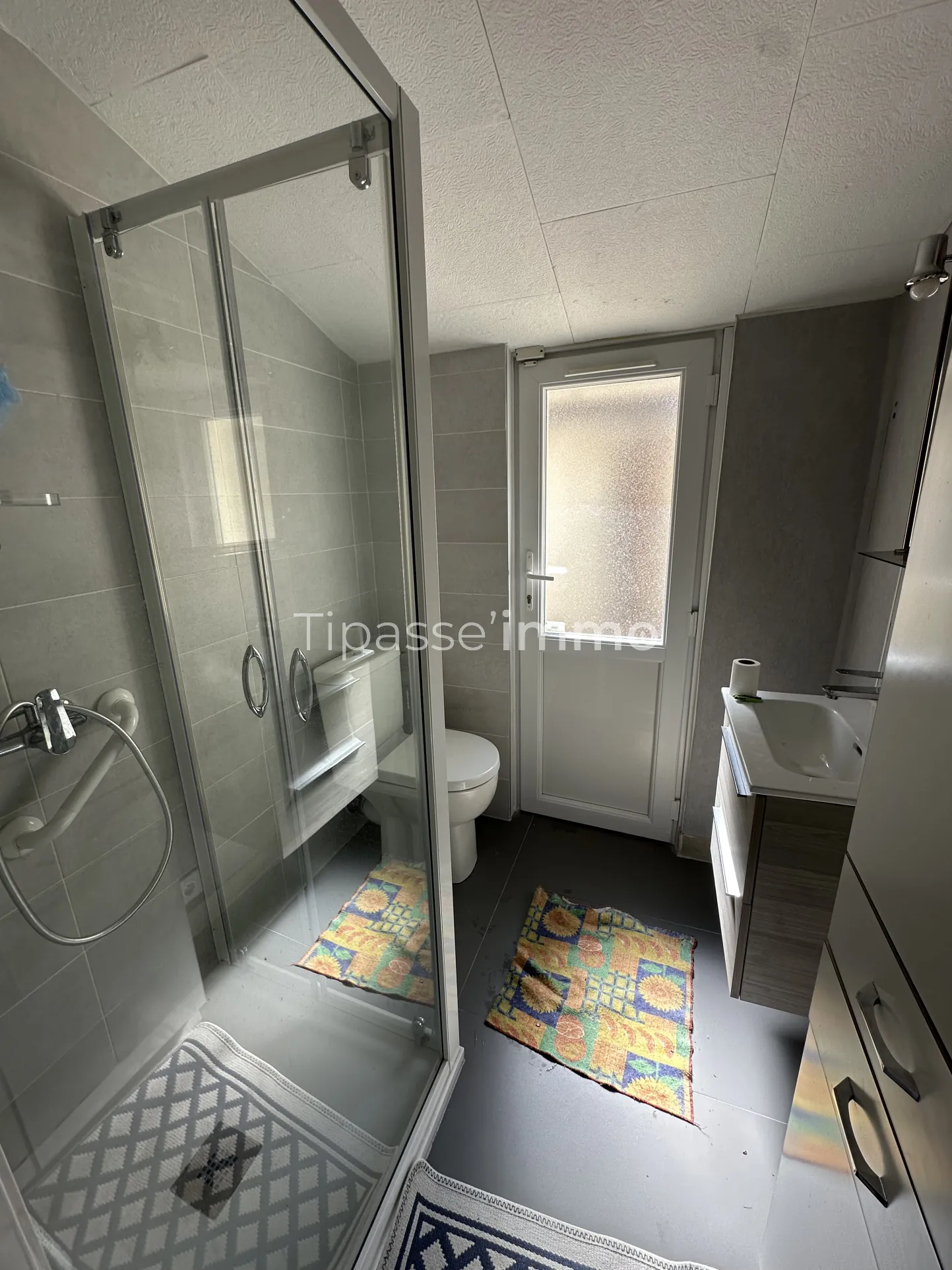 Maison individuelle en briques et silex à Sotteville-lès-Rouen – 2 chambres, cour, rénovée 