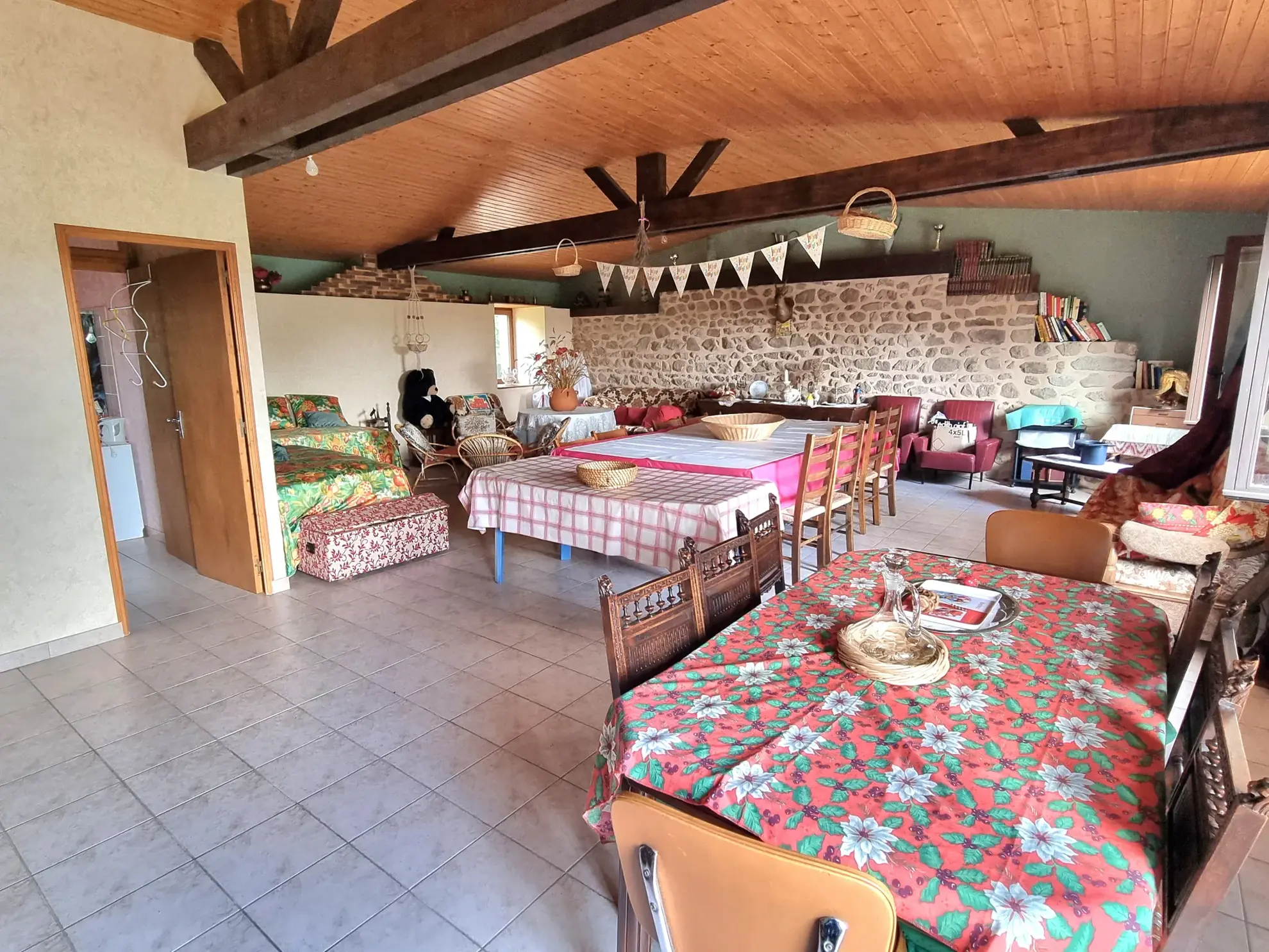 Corps de ferme à rénover de 172 m² à Arlanc, au cœur de la nature 